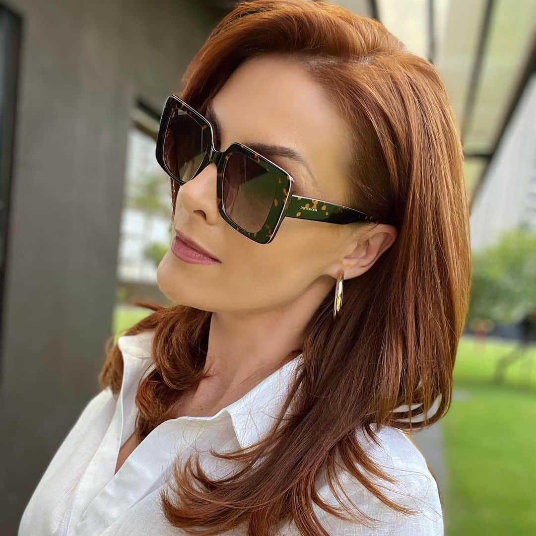 Ana Hickmannさんのインスタグラム写真 - (Ana HickmannInstagram)「Bom dia! 😃 Seja amor, seja luz, seja você!!! Uma excelente sexta-feira pra nós. ✨🙏🏻 #anahickmanneyewear #sextaferia #bomdia #anahickmannoculos」2月24日 21時21分 - ahickmann