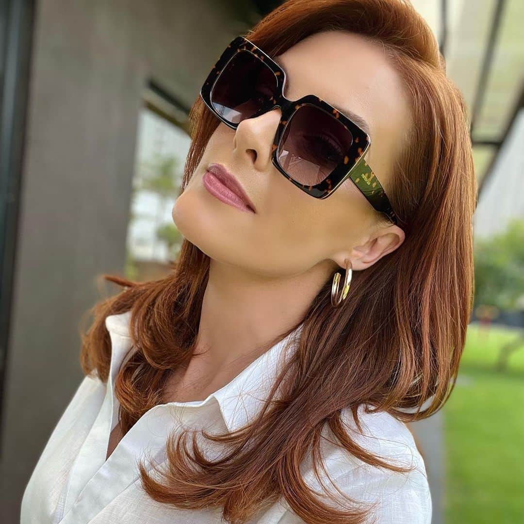 Ana Hickmannさんのインスタグラム写真 - (Ana HickmannInstagram)「Bom dia! 😃 Seja amor, seja luz, seja você!!! Uma excelente sexta-feira pra nós. ✨🙏🏻 #anahickmanneyewear #sextaferia #bomdia #anahickmannoculos」2月24日 21時21分 - ahickmann