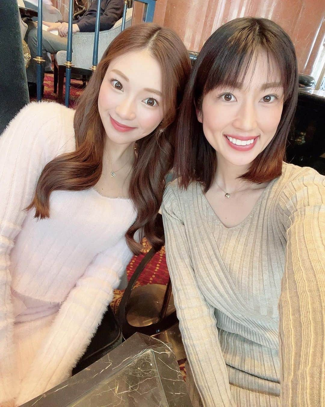 庄司ゆうこさんのインスタグラム写真 - (庄司ゆうこInstagram)「今月は誕生日月間ということもあって食べ過ぎてるんで、恵比寿にある @jumelles_ebisu ジュメルでお腹を集中的にインディバかけてもらいました❣️ 背中やお腹にじっくりと高周波を流してもらって、汗もたっぷり出てめちゃくちゃ気持ちよかったよぉ✨ お腹ぺったんこになったぁー☺️  私のインスタ投稿を見てご予約した場合はインディバ60分　 通常20,000円が初回3,980円になります✨ インディバでこの値段は破格です！！ 是非一度体験してみてください🥰  そして7枚目は最近仲良くなった @satsu0113 さつきちゃんとランチ❤️可愛い😍💕楽しかった❣️ 食事はグルテンフリーパスタにしたよ✨美味しいご飯は我慢出来ないのでエステやジムでプラマイゼロにしたいと思いまーす。笑 #インディバ#恵比寿#エステ#ダイエット#痩身#温活#お腹痩せ#痩身エステ #ジュメル」2月25日 0時30分 - yuko.shoji