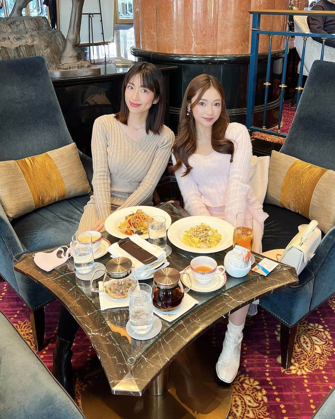 庄司ゆうこさんのインスタグラム写真 - (庄司ゆうこInstagram)「今月は誕生日月間ということもあって食べ過ぎてるんで、恵比寿にある @jumelles_ebisu ジュメルでお腹を集中的にインディバかけてもらいました❣️ 背中やお腹にじっくりと高周波を流してもらって、汗もたっぷり出てめちゃくちゃ気持ちよかったよぉ✨ お腹ぺったんこになったぁー☺️  私のインスタ投稿を見てご予約した場合はインディバ60分　 通常20,000円が初回3,980円になります✨ インディバでこの値段は破格です！！ 是非一度体験してみてください🥰  そして7枚目は最近仲良くなった @satsu0113 さつきちゃんとランチ❤️可愛い😍💕楽しかった❣️ 食事はグルテンフリーパスタにしたよ✨美味しいご飯は我慢出来ないのでエステやジムでプラマイゼロにしたいと思いまーす。笑 #インディバ#恵比寿#エステ#ダイエット#痩身#温活#お腹痩せ#痩身エステ #ジュメル」2月25日 0時30分 - yuko.shoji