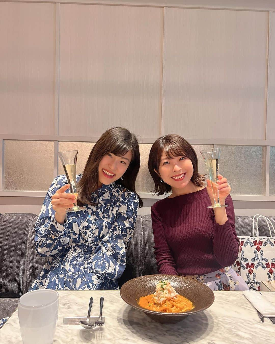 竹内里奈さんのインスタグラム写真 - (竹内里奈Instagram)「🥂 おびちゃんとランチ🦀 お昼から🥂楽しかった〜♡  素敵な週末を🫶 ・ ・ ・ ・ ・ ・ #チバテレ #アナウンサー #女子アナ #花柄ワンピース #新調 👗 #小尾渚沙 #竹内里奈」2月25日 13時07分 - rina.takeuch