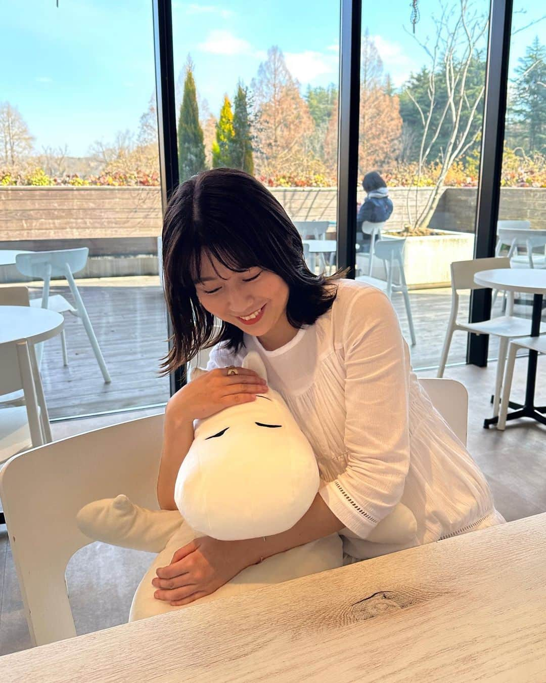 田中萌さんのインスタグラム写真 - (田中萌Instagram)「* カフェにいたかわいいぬいぐるみ🧸♡  この日は友達とドライブして楽しかった🚗 (運転するの大好き！)  #快晴#カフェ#cafe#コーヒー大好き#素敵な土曜日を」2月25日 13時55分 - moetanaka_ex