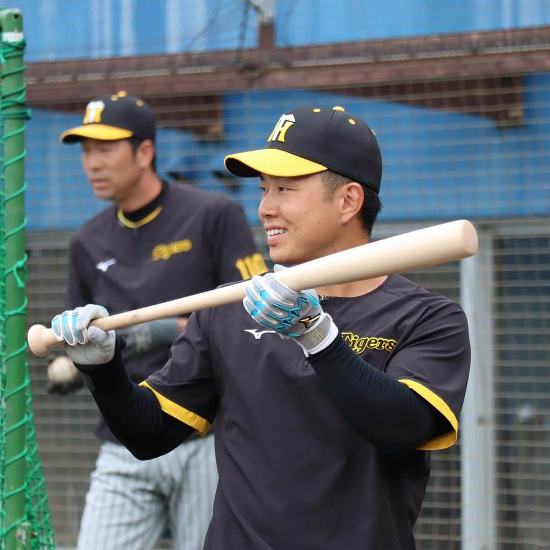 阪神タイガースさんのインスタグラム写真 - (阪神タイガースInstagram)「2月25日ヤクルト戦、本日の試合前練習の様子です！ #大竹耕太郎 選手 #石井大智 選手 #浜地真澄 選手 #糸原健斗 選手 #板山祐太郎 選手 #熊谷敬宥 選手 #中川勇斗 選手 #渡邉諒 選手 #坂本誠志郎 選手 #原口文仁 選手 #阪神タイガース  #宜野座キャンプ  #ARE」2月25日 14時01分 - hanshintigers_official