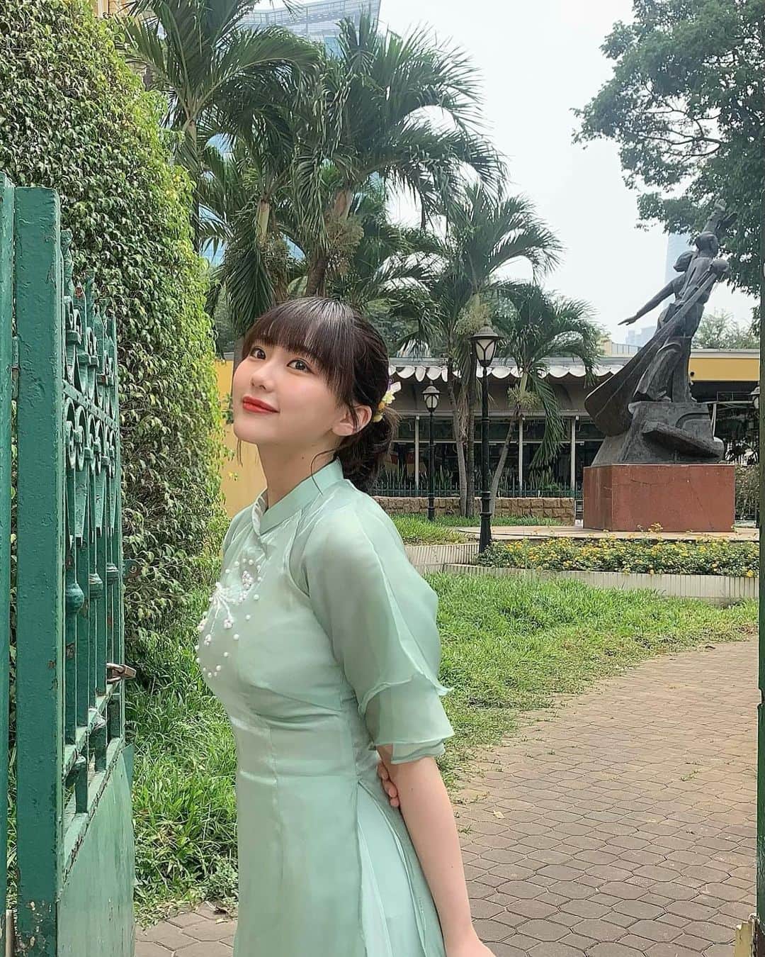田中美久さんのインスタグラム写真 - (田中美久Instagram)「🍃  ベトナム、ホーチミンで開催されるベトナム最大級のイベント、ジャパンベトナムフェスティバル（JVF）前にみんなでホーチミンを観光。外国の地に触れて世界観が広がった感じがします。  この後、HKT48メンバー11人のパフォーマンスをお楽しみに✨  #ベトナム #アオザイ #ベトナム観光  #観光スポット #🇻🇳 #điểmthuhútkháchdulịch  #ジャパンベトナムフェスティバル　#JVF」2月25日 14時59分 - mikumonmon_48