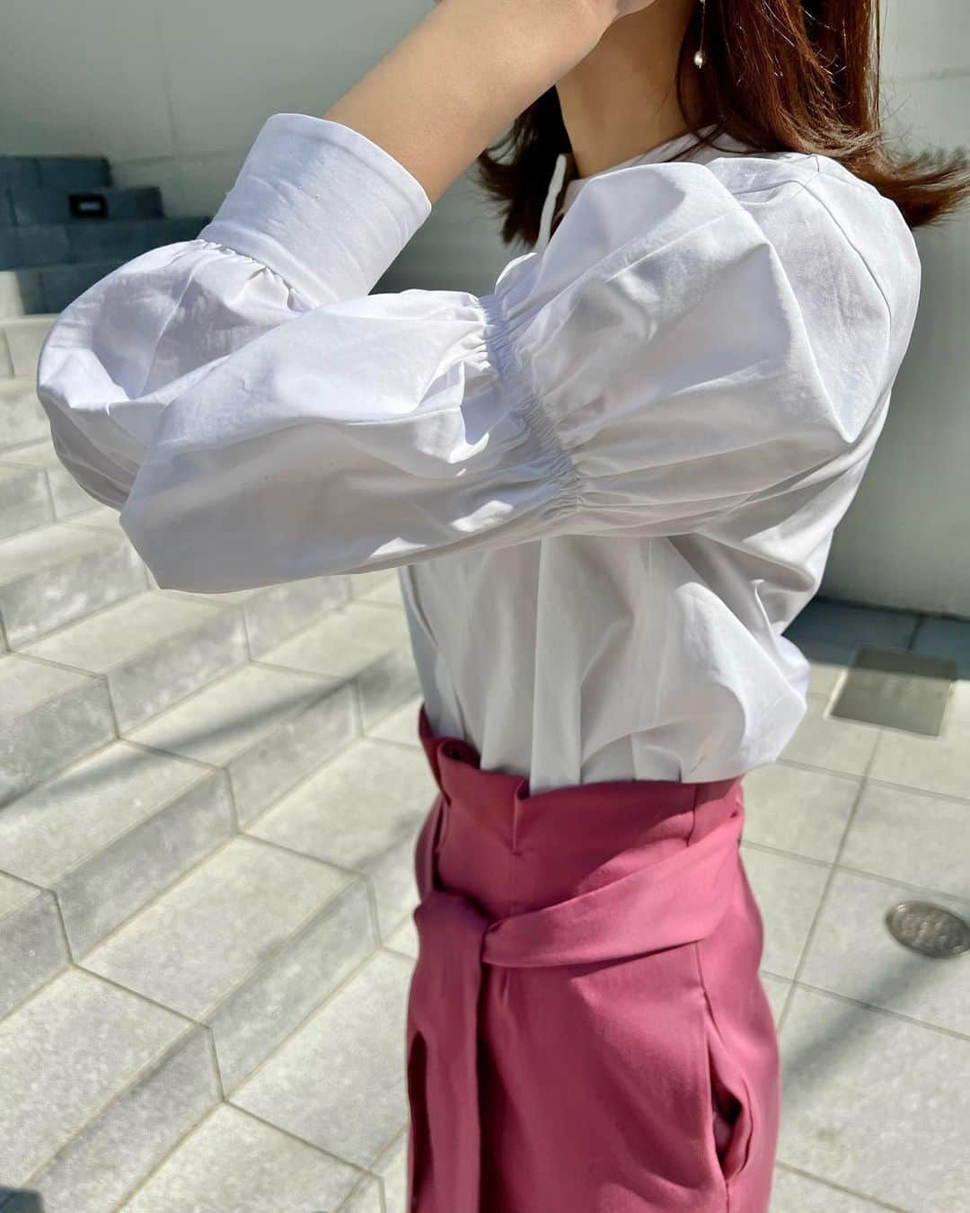 島村みやこさんのインスタグラム写真 - (島村みやこInstagram)「outfit…🌷  春取り入れ始めました♪  blouse... @martinique_tokyo  skirt... @liesse_official bag... @gucci」2月25日 20時09分 - miyako_shimamura.official