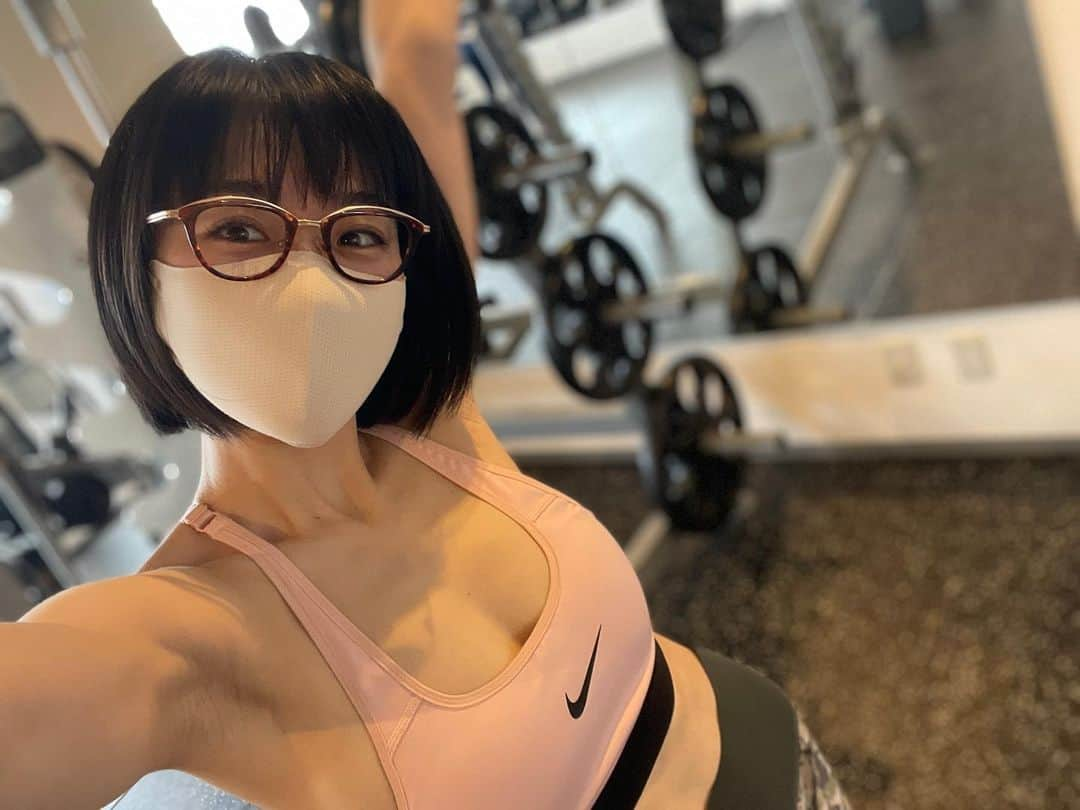 時東ぁみさんのインスタグラム写真 - (時東ぁみInstagram)「バチバチの筋肉痛でトイレも辛い…w ・ トレーニングを始めるきっかけをくれた方でもあるトレーナーさんに久しぶりに見てもらったんだけど、誰よりも…ダントツ…きつい！！ 息止まりそうになったーーー ・ swipe→4 BeforeAfterのお尻の上がり具合がすごくない！？！ きつさ物語ってるでしょ！？w ・ 次回動画上げます！！ 辛く見えないんだろうな〜w ・ #時東ぁみ #中目黒 #genie8   #トレーニー #パーソナルトレーニング #トレーニング #training #筋トレ #筋トレ女子 #workout #ワークアウト #トレーニングウェア#trainingwear #nergy #nike #成長記録 #モテる体 #いつでも脱げる身体 #💪🏻  #産後トレーニング #ママトレ  #尻トレ #お尻トレーニング #筋肉痛 #エグい」2月26日 7時04分 - amitokito