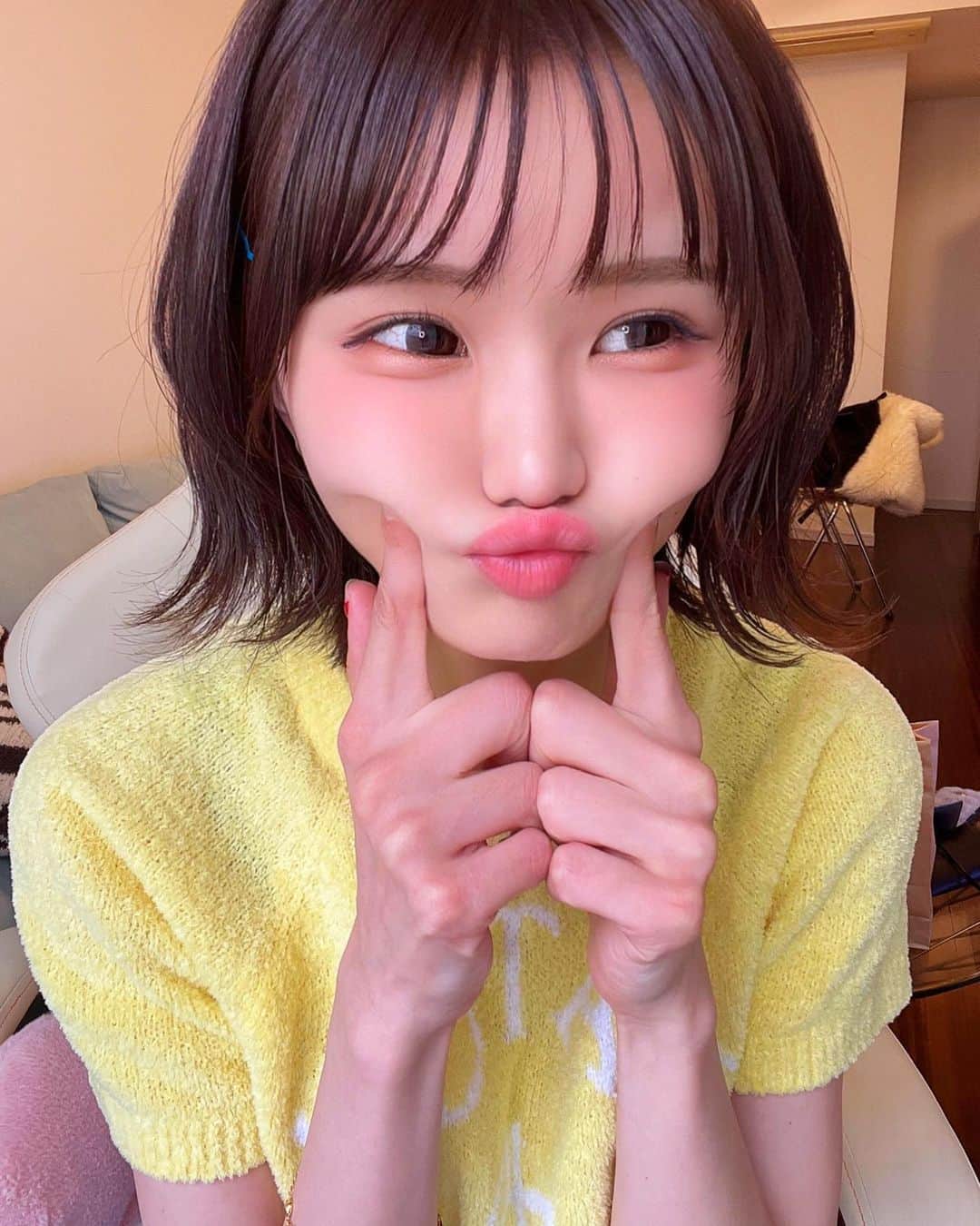 みもれもんさんのインスタグラム写真 - (みもれもんInstagram)「The content of the fan site has been renewed 🥳🍋 Check it out from Instagram Stories & Highlights ^ ̳ට ̫ ට ̳^  これはSNOWで撮ったょ📶 フィルターが可愛いので更新😍💕  ファンサイトの内容をリニューアルしたょ🥳🍋 インスタのストーリー＆ハイライトから チェックしてね^ ̳ට ̫ ට ̳^💓  https://fantia.jp/fanclubs/330474/plans  #みもれもん #snow #fashion #Tokyo #mimolemon #ショートカット #外ハネボブ #patou #fantia」2月26日 10時12分 - mimore_mon0929