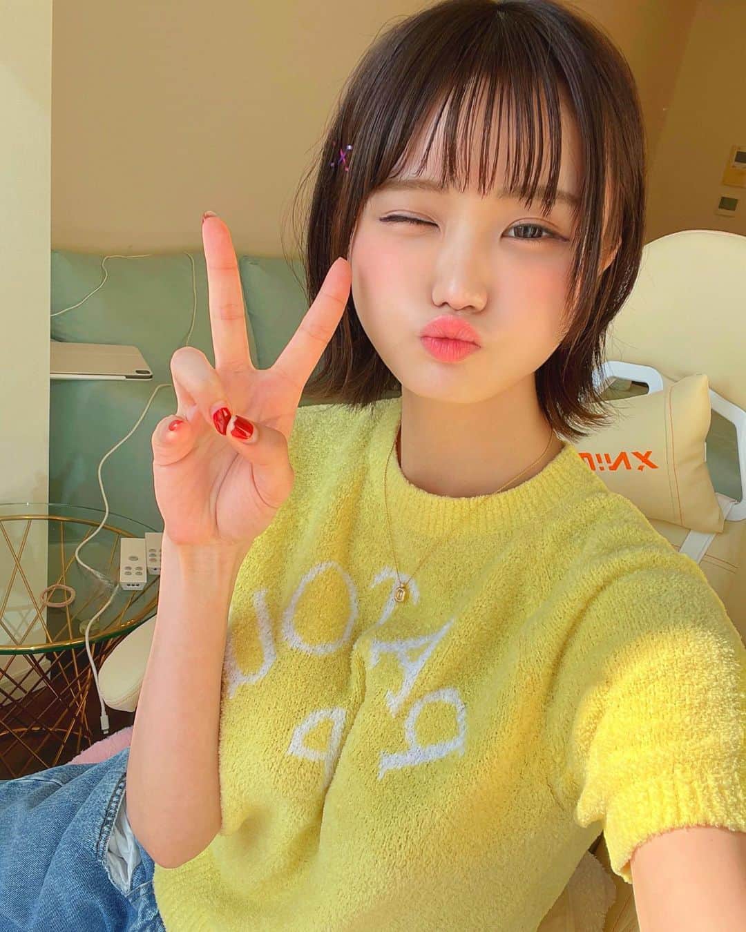 みもれもんさんのインスタグラム写真 - (みもれもんInstagram)「The content of the fan site has been renewed 🥳🍋 Check it out from Instagram Stories & Highlights ^ ̳ට ̫ ට ̳^  これはSNOWで撮ったょ📶 フィルターが可愛いので更新😍💕  ファンサイトの内容をリニューアルしたょ🥳🍋 インスタのストーリー＆ハイライトから チェックしてね^ ̳ට ̫ ට ̳^💓  https://fantia.jp/fanclubs/330474/plans  #みもれもん #snow #fashion #Tokyo #mimolemon #ショートカット #外ハネボブ #patou #fantia」2月26日 10時12分 - mimore_mon0929