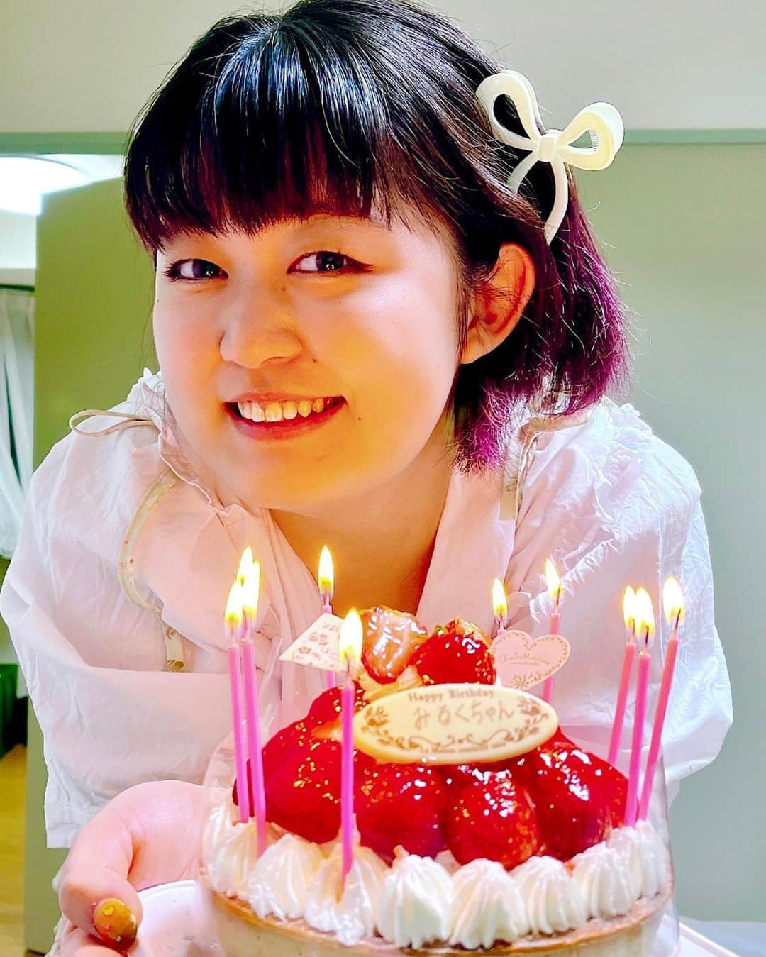 あいみさんのインスタグラム写真 - (あいみInstagram)「【ファンミ】  みるくちゃんお誕生日おめでとう🥰🎂🎊  1枚目📸 2月28日お誕生日 @echi_milk  駆けつけてくれた @1209hrk   昨日は弊社で頑張ってくれているみるくちゃんの誕生日イベント👏🏻✨  最近じゃ、大きな出前のお寿司を食べる事ってほとんどなくなって  出前のお寿司  昔はお正月に祖父母の家で食べるのが恒例だったのを思い出して  みんなで集まって こういうアットホームな会も楽しいなってしみじみ  懐メロかけて♪みんなで乾杯して みんなでみるくちゃんをお祝いして  めちゃくちゃほっこりした🥰  生まれてくれて有難う！ 出会ってくれて有難う！  来年もみんなでお祝いしましょう🥳  #Aimist #惠智みるく #ファンミーティング #オフ会 #お誕生日会 #お祝い #パーティー #誕生日会 #誕生日パーティー」2月26日 16時21分 - aimi_feti