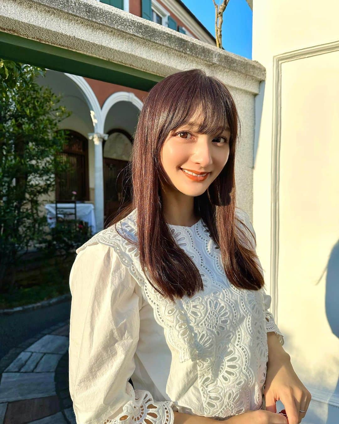 加藤瑠美さんのインスタグラム写真 - (加藤瑠美Instagram)「髪の調子が絶好調🥹🫶✨  少しうねるのが気になって、シャンコンを替えてみたの🧴 爽やかなグラデーションパッケージの「hiritu」💙 美しい髪の「比率」に着目した バランスケアブランドなのです😙 たんぱく質:水分:油分の黄金バランスを整えて うねり髪もサラサラにしてくれるんだって💫 確かに乾かしただけでするんとまとまってびっくり！ 香りも高級感のあるペアー＆ムスクの香りで とっても癒される…🍐 小さい子がいると香水を付けられないので しばらくは髪の香りを楽しみます🤍  #hiritu#ヒリツ#うねりケア#髪の黄金比率#バランスケア処方#美髪の黄金比率#sponsored#シャンプー#シャンコン#ヘアケア」2月26日 18時41分 - katorubi