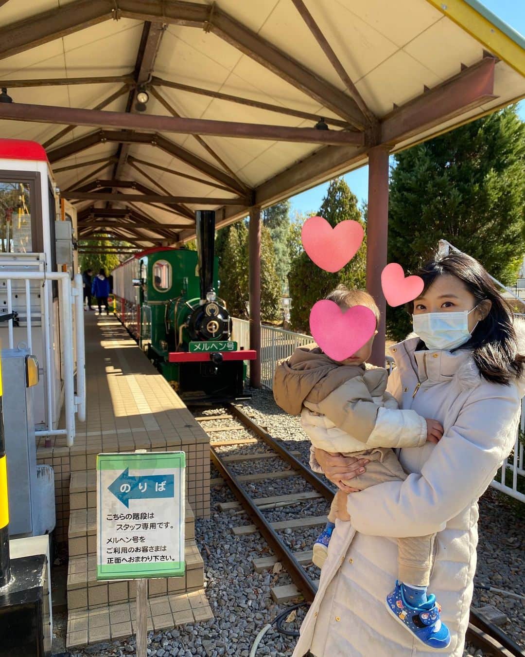 竹内由恵さんのインスタグラム写真 - (竹内由恵Instagram)「今日は愛知県安城市にある堀内公園に行ってきました。自宅からは予想以上に遠かったのですが、息子の年齢にぴったりな遊具が多くて、たっぷり楽しめました😍  …そんなことより一枚目の写真。照り返しがきつくて、夫のサングラスをかけたら、ダサめな不審者になっていました。サングラス似合わなすぎる…  #愛知県 #堀内公園 #息子のはまりごと #汽車にも乗れた #芝滑り台再び　#休日の過ごし方」2月26日 23時32分 - yoshie0takeuchi