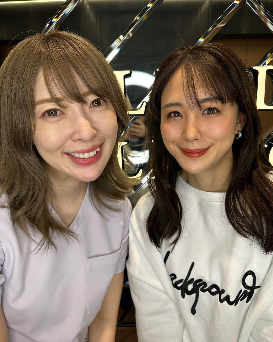 りーまるさんのインスタグラム写真 - (りーまるInstagram)「まりこ先生のクリニックで ハイフをしてもらいました🥰 ▶︎▶︎▶︎  📍新宿　@dr_marikoinoue  二重顎部分が気になって、 カウンセリングをしたら 脂肪ではなく、たるみと発覚😨 しっかりと当ててもらいました✍️✨  【#りーまる美容　✍️】 「りーまるインスタ見た！」っていうと いい事あるかもなので、 どなたでも活用してください🥰  カウンセリング無料です！  【補足と感想】 ハイフも当て方次第なので、 将来老け見えしないよう カウンセリングちゃんとしてるクリニックおすすめです✨  さらに余談だけど、 まりこ先生があんまりにも美しすぎて、 びっくりしました💓 お肌トゥルンだし、顔小さいし、 優しい雰囲気も好きすぎた😭🫶  スキンケアとアンチエイジング 頑張りたいお年頃なので、 まりこ先生のところで また相談できたら嬉しいなぁって思ってます❤️‍🔥  #まりこ先生 #ベリンダクリニック  #新宿美容クリニック  #belindaclinic# 井上真梨子#美容外科#女医#ソノクイーン#ハイフ#hife#リフトアップ#エイジングケア　 #美容クリニック新宿#美容クリニック都内#美容クリニック#美容クリニック東京#美容クリニックおすすめ  #たるみ改善 #毛穴のたるみ #マッサージピール#ポテンツァ#スキンケアクリニック#輪郭形成 #りーまる美容  ・ ・」2月27日 8時33分 - riii_maru162cm