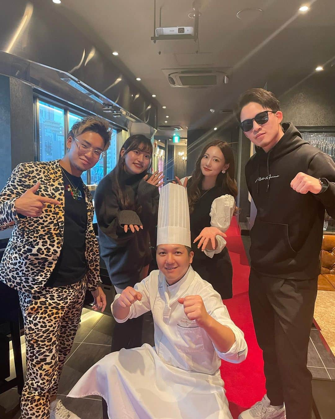 yuukachiさんのインスタグラム写真 - (yuukachiInstagram)「蔵人 🥩🍽 📍中之島  こないだのんと、ブレイクキングダウン出てる おふたりと招待頂き、(スワイプして最後に写真あります) 鉄板焼き行ってきました✨✨  全部美味しくてペロッと食べましたΨ( 'ч' ☆)！！  お肉もお魚も美味しくてシェフ👨‍🍳も 面白くて楽しく会話して頂き楽しい時間を 過ごせました✨  個室もあって、私たちインフルエンサーや、 モデル、芸能関係の人も行きやすくて とてもいいなと思いました☺️☺️  特別な日(誕生日や、記念日)などにも おすすめです♡  📍大阪府大阪市北区中之島3丁目1-2 2F  #中之島#中之島グルメ#中之島ランチ  #中之島ディナー #大阪誕生日ディナー  #記念日ディナー#誕生日ディナー#蔵人 #ブレイキングダウン#としぞう#朝食まるく」2月27日 15時33分 - yuuka_stagram