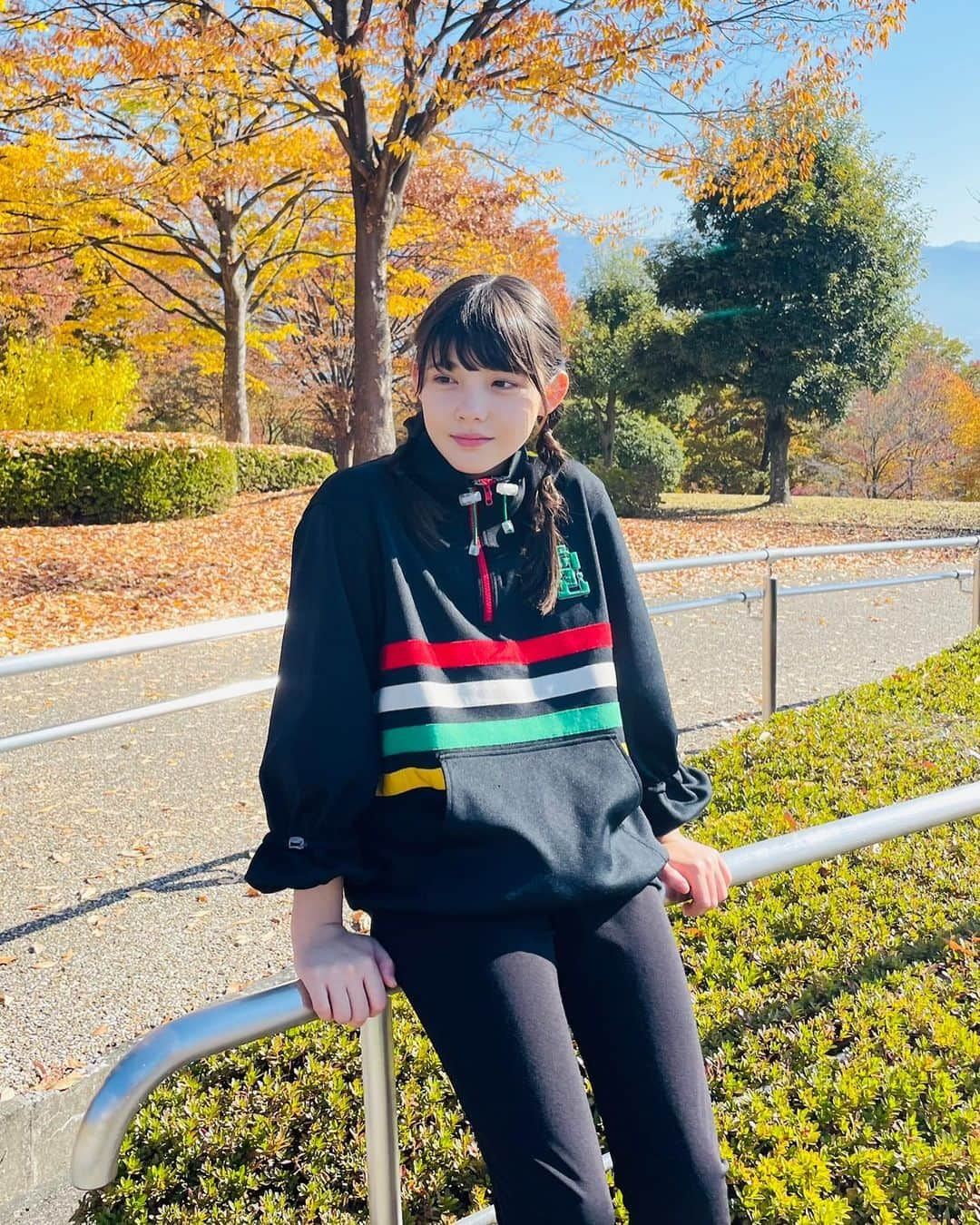 松尾そのまさんのインスタグラム写真 - (松尾そのまInstagram)「ハロー！  景色、最高ー🍂✨  なんかいい感じに 撮ってもらえたー✨  えっ！ 電空物語いよいよ来週が最終回！？  知らない何かに あしたもハロー！  #天才てれびくん #天才てれびくんhello #天てれ #nhk #eテレ　#てれび戦士 #松尾そのま #12歳 #avex  #子役 #キッズモデル #インスタキッズ #kidsmodel #instakids #ig_kids #見逃し配信 #nhkプラス #535 #電空物語　#いよいよ #来週 #最終回」2月27日 18時39分 - sonopy526