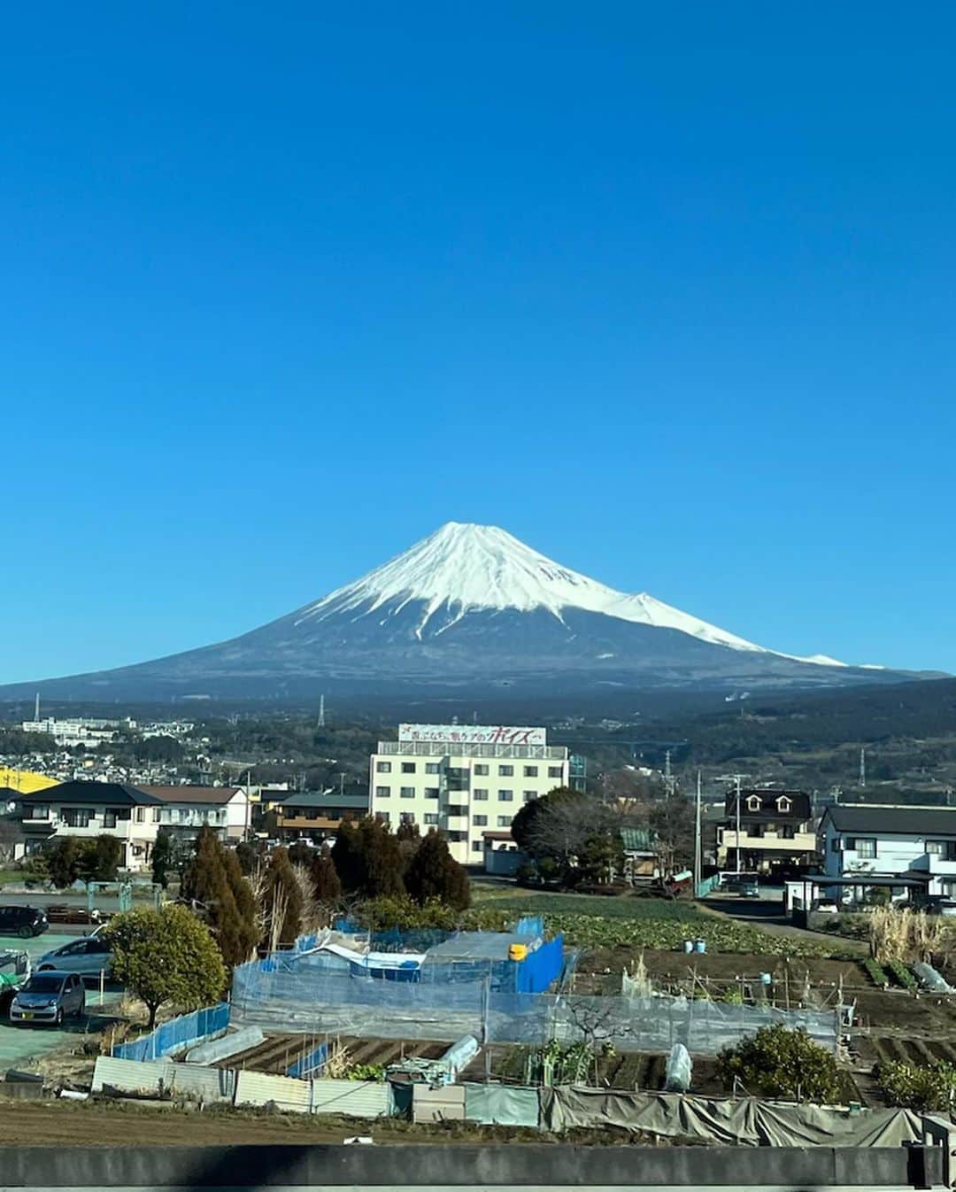 皆藤愛子さんのインスタグラム写真 - (皆藤愛子Instagram)「❤︎ ゴゴスマでした。 お天気コーナーで話題に出た本日の富士山です🗻🚄 #TBS #CBC #月曜日」2月27日 19時45分 - aiko_kaito_official
