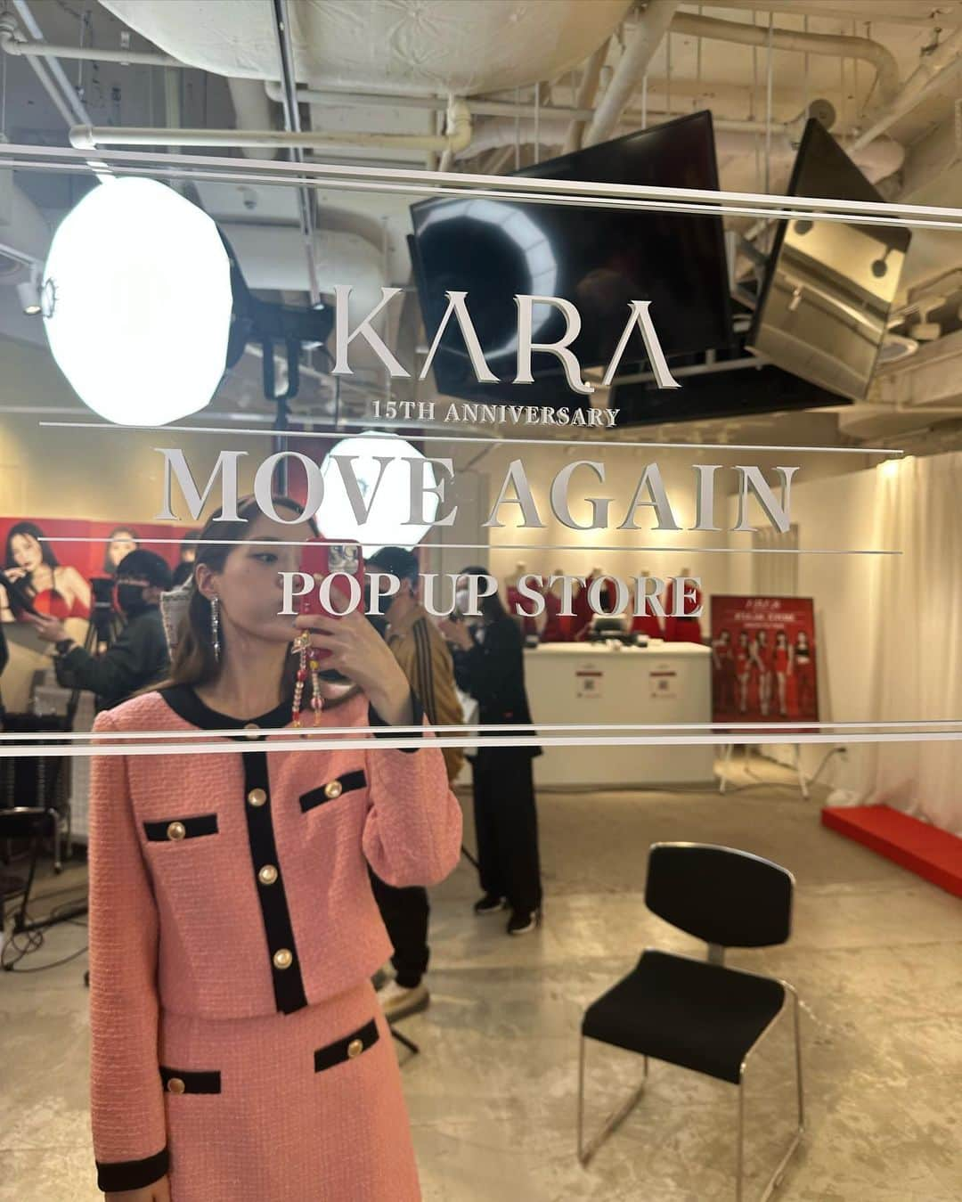 ヨンジさんのインスタグラム写真 - (ヨンジInstagram)「KARA POP UP STORE❤️❤️」2月28日 13時17分 - young_g_hur