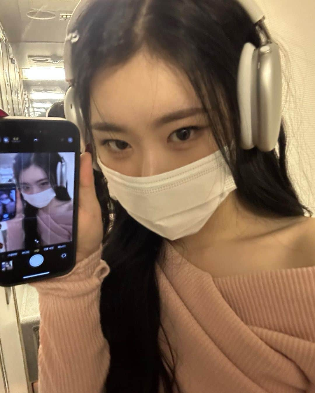 ITZYさんのインスタグラム写真 - (ITZYInstagram)「✈️💕」2月28日 16時28分 - itzy.all.in.us