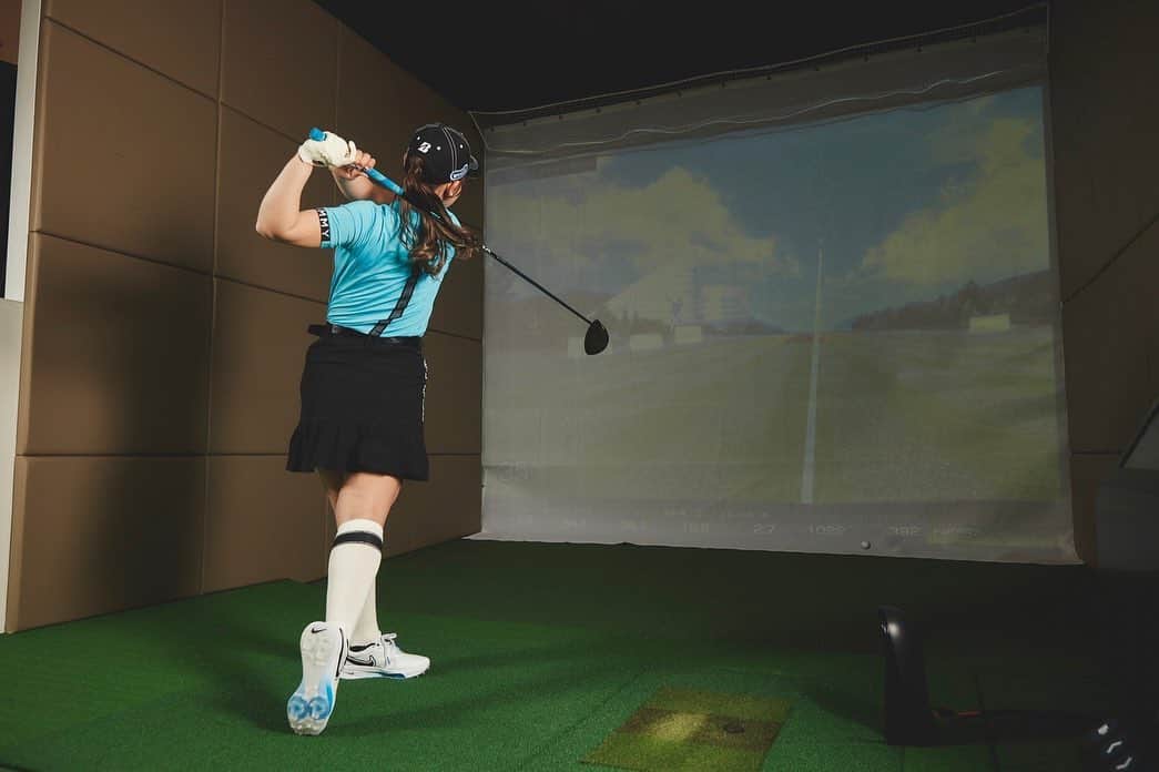 吉田有里さんのインスタグラム写真 - (吉田有里Instagram)「🧡GOLFZON🧡 先日の撮影です！ブランドアンバサダー契約をしています✨ 私も寒いオフはこの機械で練習してました🙇‍♀️ みなさんも高性能で正確なシュミレーションゴルフを体験してみませんか？😳 ・ ・ #golfzon」2月28日 17時18分 - yuri_yoshida__
