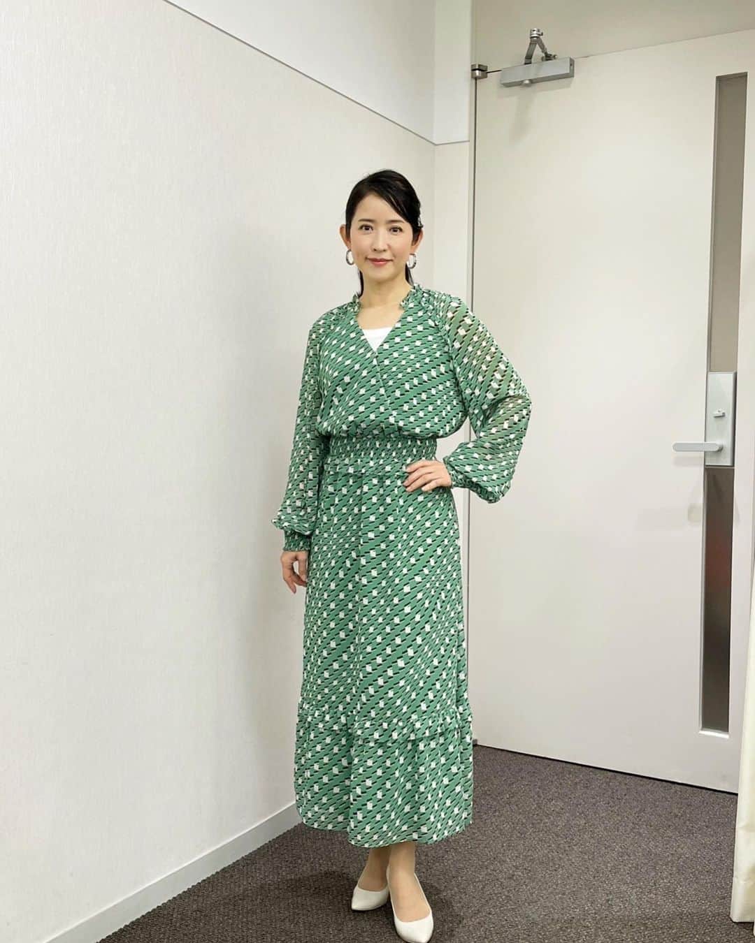 江口ともみさんのインスタグラム写真 - (江口ともみInstagram)「うっかりアップしそびれてました タックル衣装  #tvタックル#衣装」2月28日 18時11分 - tomomin.eguchi