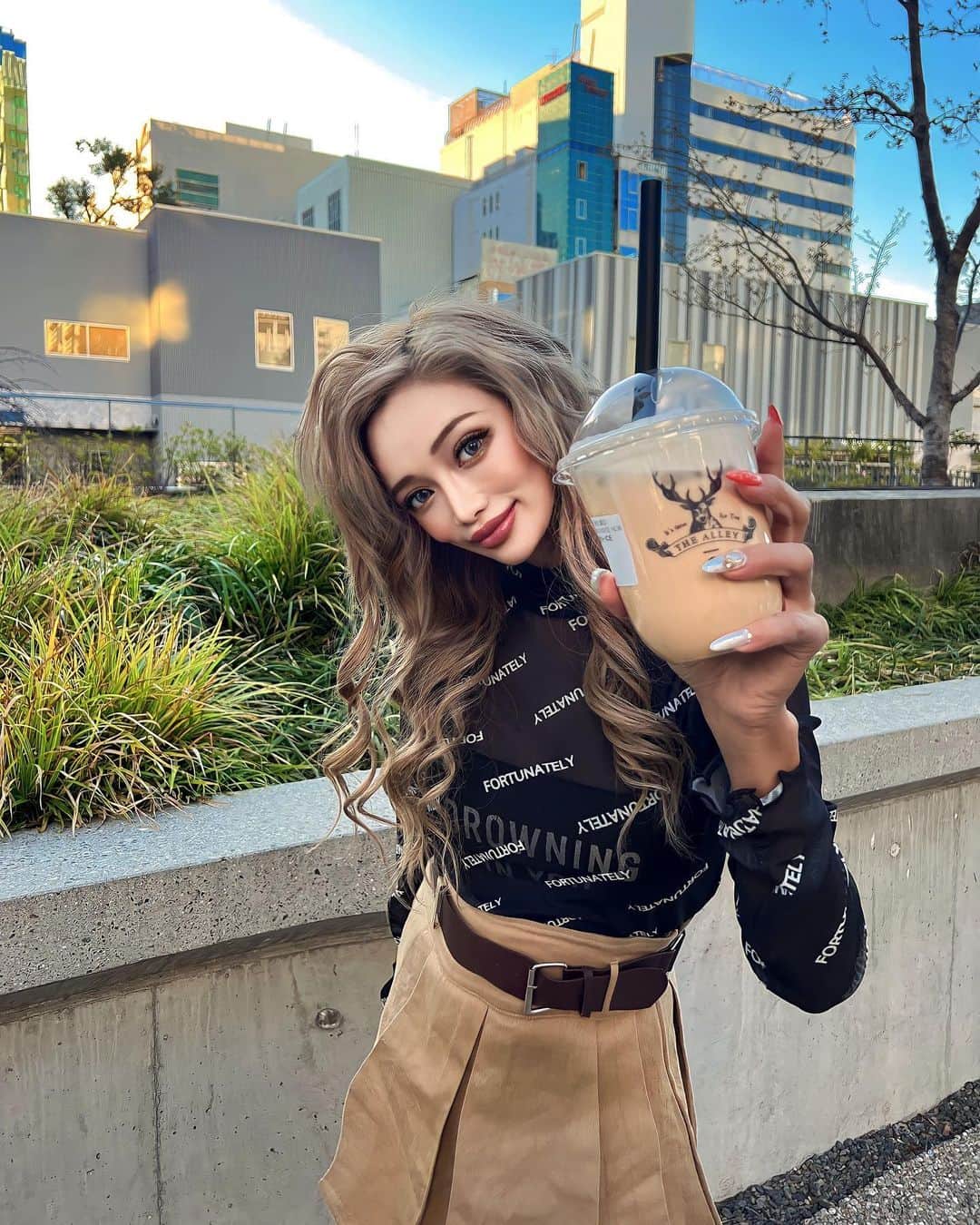 藤木そらさんのインスタグラム写真 - (藤木そらInstagram)「. . I went on a business trip to Nagoya 😝!! ️It was really fun♡‿(･×･)‿♡I want to go again next month👶🧡 . .名古屋出張行ってきました🚗 ³₃❣️名古屋の人たちは暖かいなぁ🥰💞ご飯も美味しゅうᰔᩚᰔᩚ . .ストーリーに名古屋のおすすめサウナやカフェを紹介してるからみてね😘💓💓 . . .トップスとスカート @loveme_by_ababueno 🌟春服かわいいなぁ(૭ ᐕ)૭💓💓 . .ヘア @lapis_satsuki  .マツエク @dot1101_ginza  . . . . . . . . . .#名古屋カフェ #名古屋グルメ #名古屋観光 #名古屋旅行 #カフェ好きな人と繋がりたい #ギャル #ギャルコーデ #ギャルママ #生脚」2月28日 19時50分 - sorafujiki