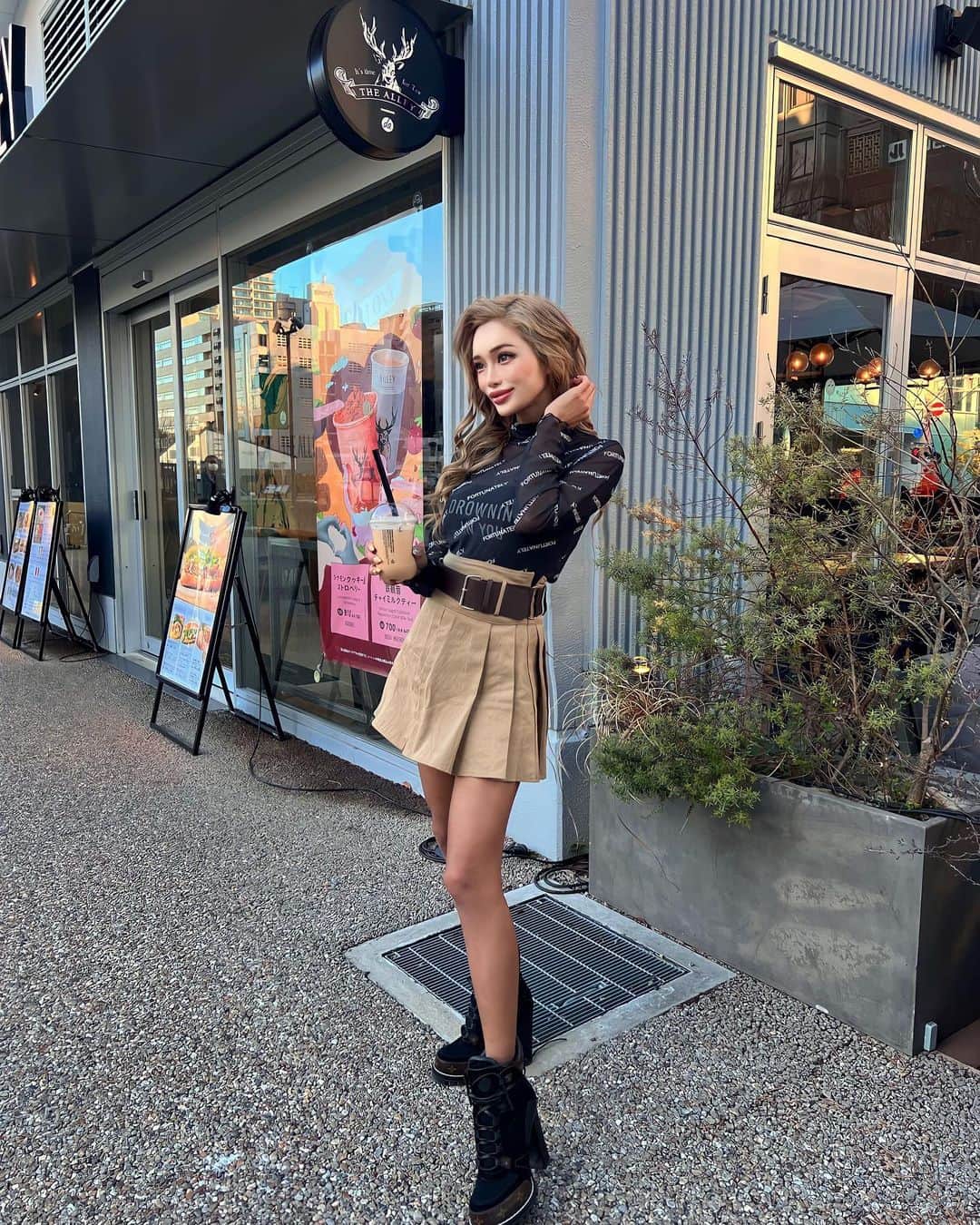 藤木そらさんのインスタグラム写真 - (藤木そらInstagram)「. . I went on a business trip to Nagoya 😝!! ️It was really fun♡‿(･×･)‿♡I want to go again next month👶🧡 . .名古屋出張行ってきました🚗 ³₃❣️名古屋の人たちは暖かいなぁ🥰💞ご飯も美味しゅうᰔᩚᰔᩚ . .ストーリーに名古屋のおすすめサウナやカフェを紹介してるからみてね😘💓💓 . . .トップスとスカート @loveme_by_ababueno 🌟春服かわいいなぁ(૭ ᐕ)૭💓💓 . .ヘア @lapis_satsuki  .マツエク @dot1101_ginza  . . . . . . . . . .#名古屋カフェ #名古屋グルメ #名古屋観光 #名古屋旅行 #カフェ好きな人と繋がりたい #ギャル #ギャルコーデ #ギャルママ #生脚」2月28日 19時50分 - sorafujiki