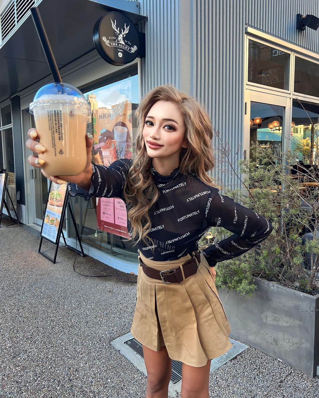 藤木そらさんのインスタグラム写真 - (藤木そらInstagram)「. . I went on a business trip to Nagoya 😝!! ️It was really fun♡‿(･×･)‿♡I want to go again next month👶🧡 . .名古屋出張行ってきました🚗 ³₃❣️名古屋の人たちは暖かいなぁ🥰💞ご飯も美味しゅうᰔᩚᰔᩚ . .ストーリーに名古屋のおすすめサウナやカフェを紹介してるからみてね😘💓💓 . . .トップスとスカート @loveme_by_ababueno 🌟春服かわいいなぁ(૭ ᐕ)૭💓💓 . .ヘア @lapis_satsuki  .マツエク @dot1101_ginza  . . . . . . . . . .#名古屋カフェ #名古屋グルメ #名古屋観光 #名古屋旅行 #カフェ好きな人と繋がりたい #ギャル #ギャルコーデ #ギャルママ #生脚」2月28日 19時50分 - sorafujiki