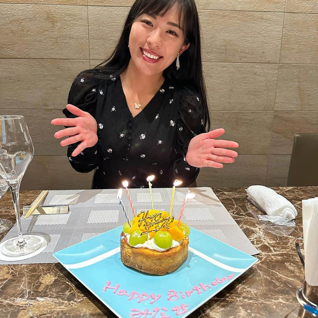 小澤美奈瀬さんのインスタグラム写真 - (小澤美奈瀬Instagram)「レッスンのお客様からお誕生日プレゼントもたくさん頂きました😭💕 いつもレッスンに来てくださるだけで嬉しいのに、本当に本当にありがとうございます😭💕ここには載せきれていないですがスターバックスのチケットたちも頂き癒しの時間になっていますよ🥰🍀 皆様のお陰でいつも幸せな1日1日を過ごしております🥰たくさんの応援を本当にありがとうございます😊💖 私も皆様により良いレッスンを提供できるように引き続き勉強を頑張っていきます🥺💪🌟 今後ともパワーアップした私をどうぞよろしくお願い致します🥰💕  #ゴルフ #生徒さま #プレゼント #いつもありがとうございます  #感謝」2月28日 21時00分 - i_am_minase