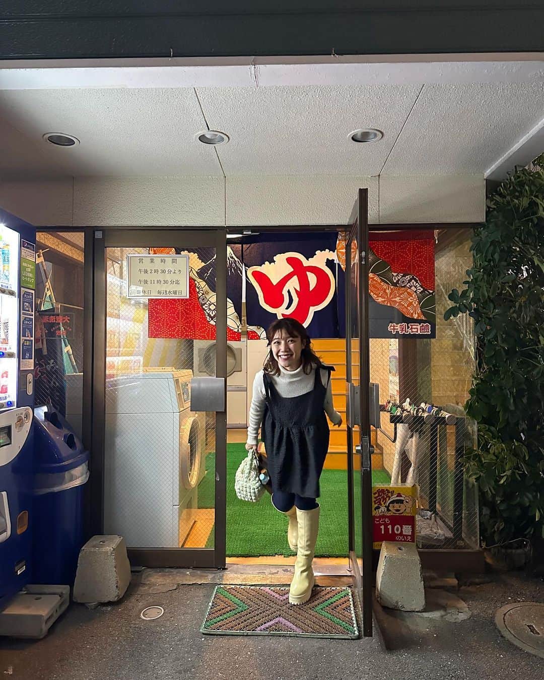 黒田りささんのインスタグラム写真 - (黒田りさInstagram)「♨️【#くろりサウナ】 気になっていたヘルスイン長尾湯へ！ 昔ながらの銭湯で、入浴料も大人450円とリーズナブル✨常連さんがサウナやお風呂の入り方教えてくれたり、裸で初めましてなのに世間話したり、下町感があって楽しかった🫶いいと噂の水風呂は、しっかり冷たいけどすっと入りやすくて気持ちよかった〜！2セットでしっかりあまみも出てととのいました☺️🙏💛  📍ヘルスイン長尾湯 福岡市城南区長尾1丁目14-11 水曜定休  #サウナ#福岡サウナ#長尾の湯#サウナイキタイ#福岡銭湯#sauna#fukuokasauna#fukuokasento#sento#」2月28日 21時24分 - kurorisa_14