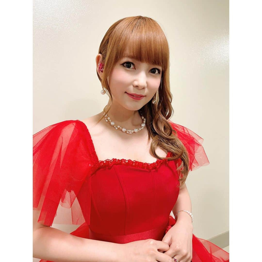 中川翔子さんのインスタグラム写真 - (中川翔子Instagram)「うたコン ベストアルバムの大好きな真っ赤なドレスで空色デイズを歌えた20周年 一生の宝物です❤️   #うたコン  #中川翔子  #しょこたん  #空色デイズ」2月28日 21時43分 - shoko55mmts