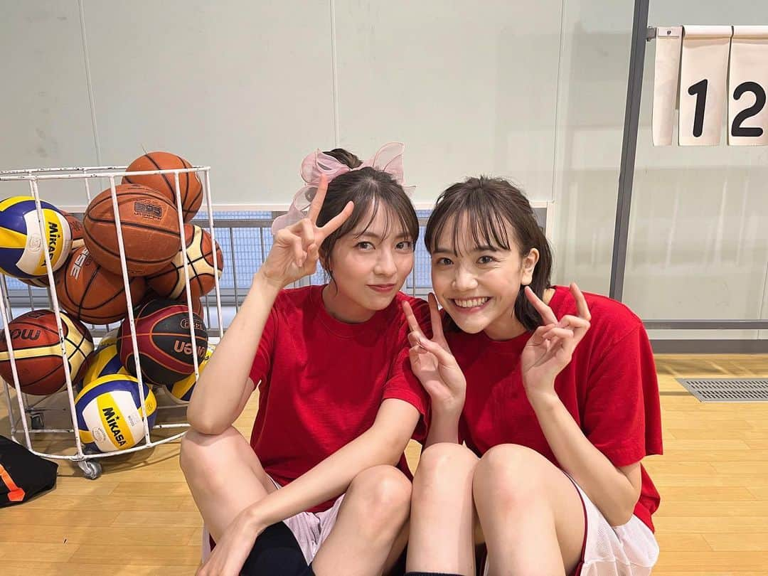 小島梨里杏さんのインスタグラム写真 - (小島梨里杏Instagram)「３話は  大きな愛を持っていただけなのに 大切な人を失う末路に  見ていて 悲しく心苦しい気持ちになったなぁ。  自分を許せない まゆきさんも登場したり…  ただの子供の喧嘩ではない けれど でもやっぱり大人にはなりきれず  人の心は複雑で、 自分の首を絞めることになるなんて、ね。  だからさ、かりーーーん😭😭 改めてありがとう……だよ。  友情。。🤝🏻  この後もみんなを、 花鈴と准を、ぜひ応援してあげてください🏀  #ブルーバースデー #カンテレ #dtv #tver  今夜は1:05〜⚠️ いつもより10分遅れて放送です。  ４話もお楽しみに。」2月28日 22時03分 - r_riria