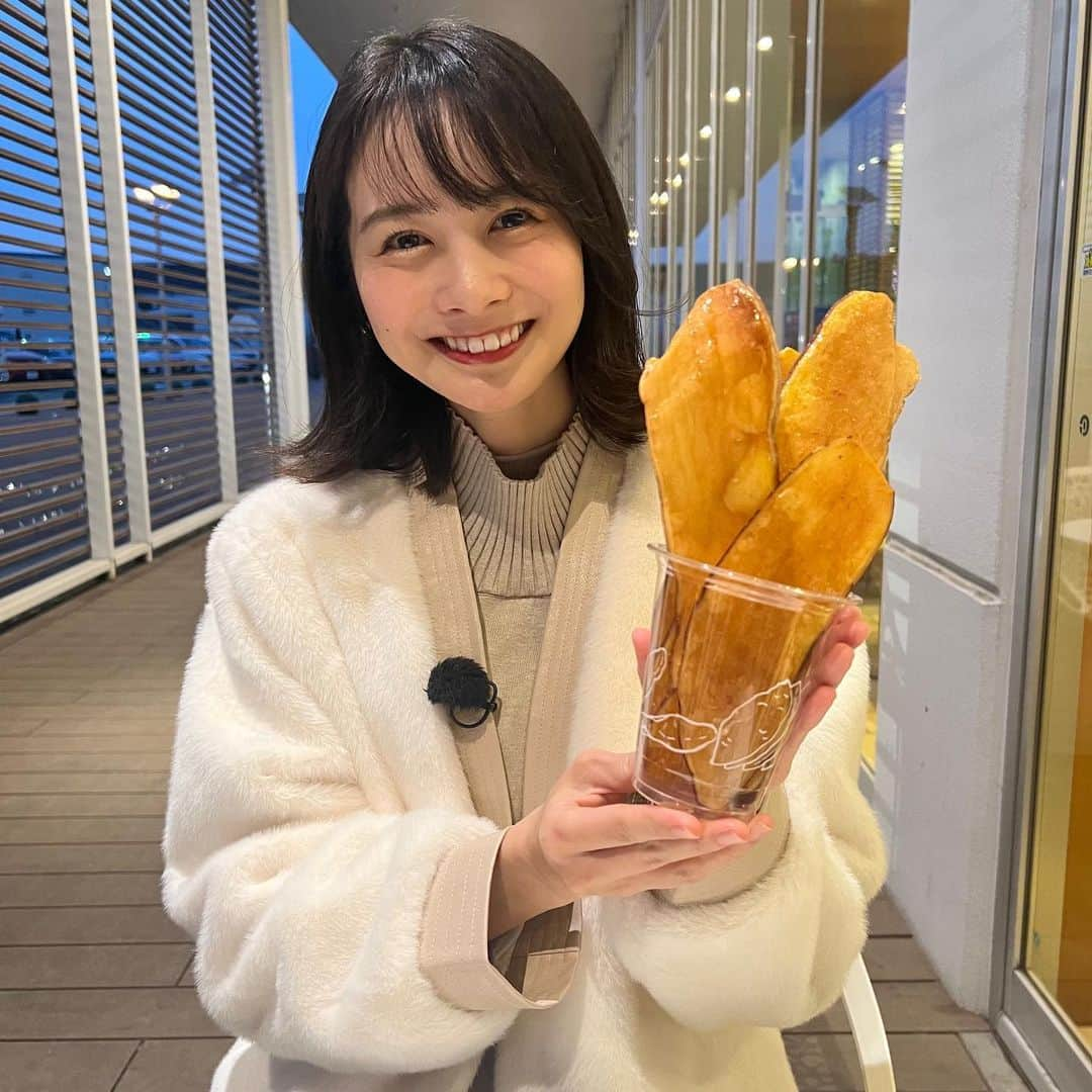 高見侑里さんのインスタグラム写真 - (高見侑里Instagram)「◡̈♥︎ 本日2/28(火)放送の「MY BEST WAY」では、ずっと行ってみたかった#ムーミンバレーパーク へ😆 ⁡ １枚目のお出迎えしてくれているムーミン、とってもかわいいですよね✨ ⁡ パーク内を歩いているだけでも気持ち良かったですし、ムーミンにも会えて幸せなひとときでした💓 ⁡ その後は「関越道　三芳パーキングエリア(Pasar三芳)上り」へ🚘 ⁡ 川越の特産品であるサツマイモで作られた、「芋や　富かわ」さんの#さつまいもチップス をいただきました🍠 ⁡ この薄さだからこそのパリッと感と蜜の甘さが絶妙で、このさつまいもチップスを食べるためだけにまた立ち寄りたいくらい大好きな味でした✨ ⁡ さつまいもチップス以外にもたくさんグルメやお土産などがあり、魅力たっぷりなパーキングエリアでおすすめです🥰 ⁡ #MYBESTWAY #埼玉ドライブ #三芳パーキングエリア #Pasar三芳 #芋や富かわ * アウター＆ベスト＆パンツ…#cawaii」2月28日 23時20分 - yuri_takami_official