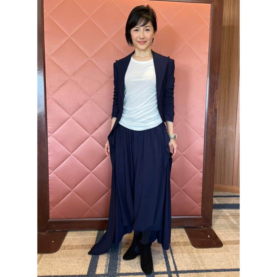 水野真紀さんのインスタグラム写真 - (水野真紀Instagram)「30年お世話になっている横浜銀行さんの特別イベントに参加致しました。 動くと更にステキな衣装でございます✨さりげなく浜銀ブルー😆 ちょっとカッチョ良いねーさんになったね🤪  ◎衣装 ■#ヨウジヤマモト 問い合わせ先 03 5463 1500 ◎アクセサリー ■#アビステ 問い合わせ先 03 3401 7124」2月28日 23時21分 - maki_mizuno_official