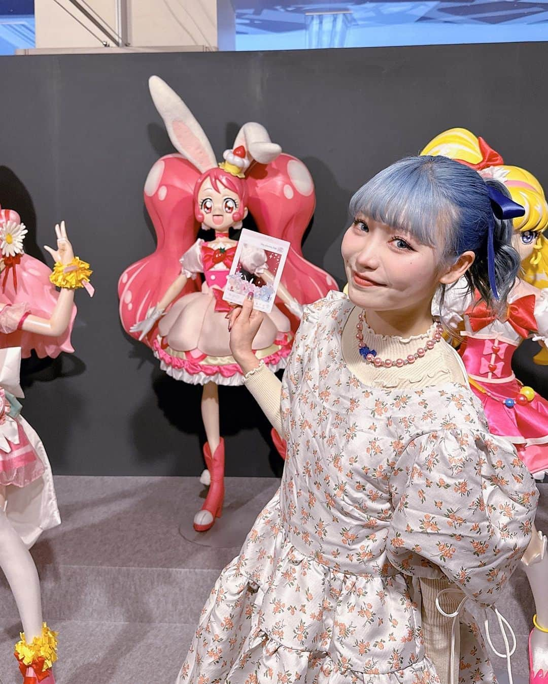 うじたまいさんのインスタグラム写真 - (うじたまいInstagram)「本当に素敵だったプリキュア展の余韻書きます。❤︎  小学生高学年になるにつれて周りの友達がドラマをみだしプリキュアは"子供っぽい"と離れていく中で、見続けた。  展示最後、辻愛沙子 @ai1124arca さんの文章で そのわたしの過去が救われた気がした。 首がもげるほど共感しました。  もちろん詳しくない世代のプリキュア達もいるけれど、そのプリキュアも 誰かにとっては唯一無二のガールズヒーローだったんだろうなぁとか。  年1で変わるプリキュアに 変わらないでー！と願ったのはわたしだけじゃないはずだけど 世の中に寄り添う新しいプリキュアちゃんたちが生まれることは新しい世代への可能性だって思ったよ。  初代ほのかを観て理科のモチベ高かったなぁとか 憧れたのはピンクだけど、結局1番好きなのはあざとイエローだったなぁとか 色んなものを知れた気がしてとても楽しかったです  残り少なかったグッズも手に入れられてまんぞく！！  会期が短すぎて！一回しか行けなかったのは悔しかったんだけども！！！！ 東京は終わっちゃったけど、大阪/名古屋でもやるみたいなのでそちらの方はぜひ行ってみてね✌️  #全プリキュア展 #プリキュア展 #fyp」3月1日 0時06分 - ujitama0