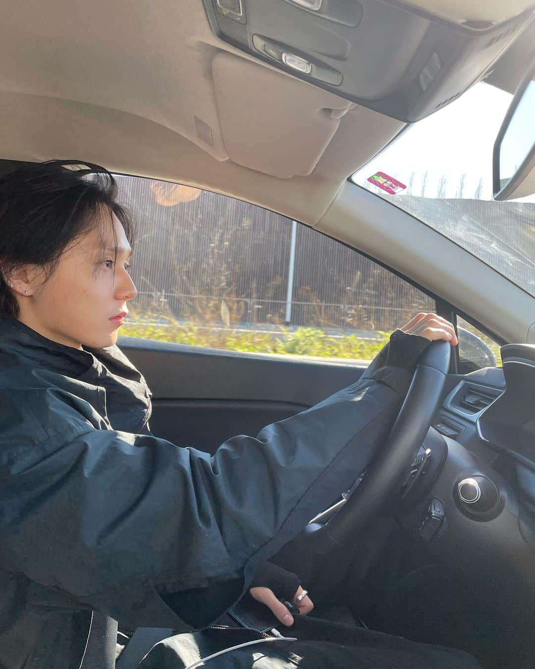 イドンさんのインスタグラム写真 - (イドンInstagram)「🇫🇷🖤」3月1日 1時57分 - hyojong_1994