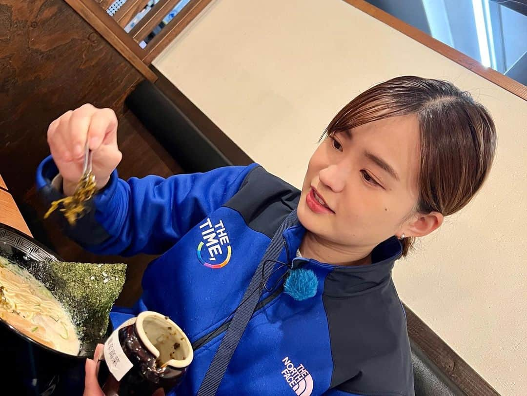 篠原梨菜さんのインスタグラム写真 - (篠原梨菜Instagram)「#水曜朝5時のラーメンtime 神奈川県厚木市本厚木駅近く だるまのめ本厚木店！ 朝6時まで営業。 1番人気のとんこつらぁ麺😋 クリーミーな豚骨スープは後味が意外にもあっさり！細麺もコシがあり食べ応え◎ 卓上の激辛高菜を加えると...パンチが効いて辛いもの好きにはたまらない！ #早朝グルメ #thetime_tbs #だるまのめ #とんこつらぁ麺  #辛子高菜  #本厚木グルメ  #tbs」3月1日 6時33分 - shinorinatbs