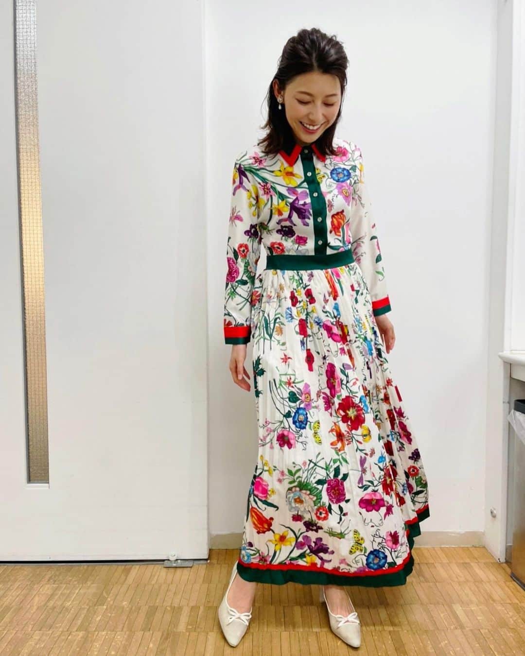 上村彩子さんのインスタグラム写真 - (上村彩子Instagram)「. . Pick up! BS-TBSの3月の衣装はお花柄です。 春が近づいてきて嬉しい🐝〜〜  今月もよろしくお願いします。  #bstbs」3月1日 8時39分 - saekokamimura