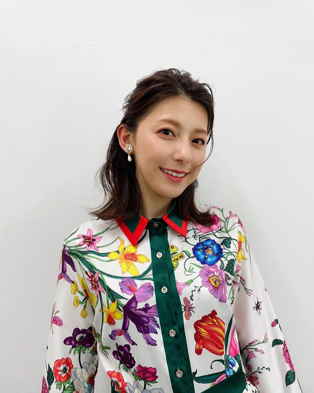 上村彩子さんのインスタグラム写真 - (上村彩子Instagram)「. . Pick up! BS-TBSの3月の衣装はお花柄です。 春が近づいてきて嬉しい🐝〜〜  今月もよろしくお願いします。  #bstbs」3月1日 8時39分 - saekokamimura