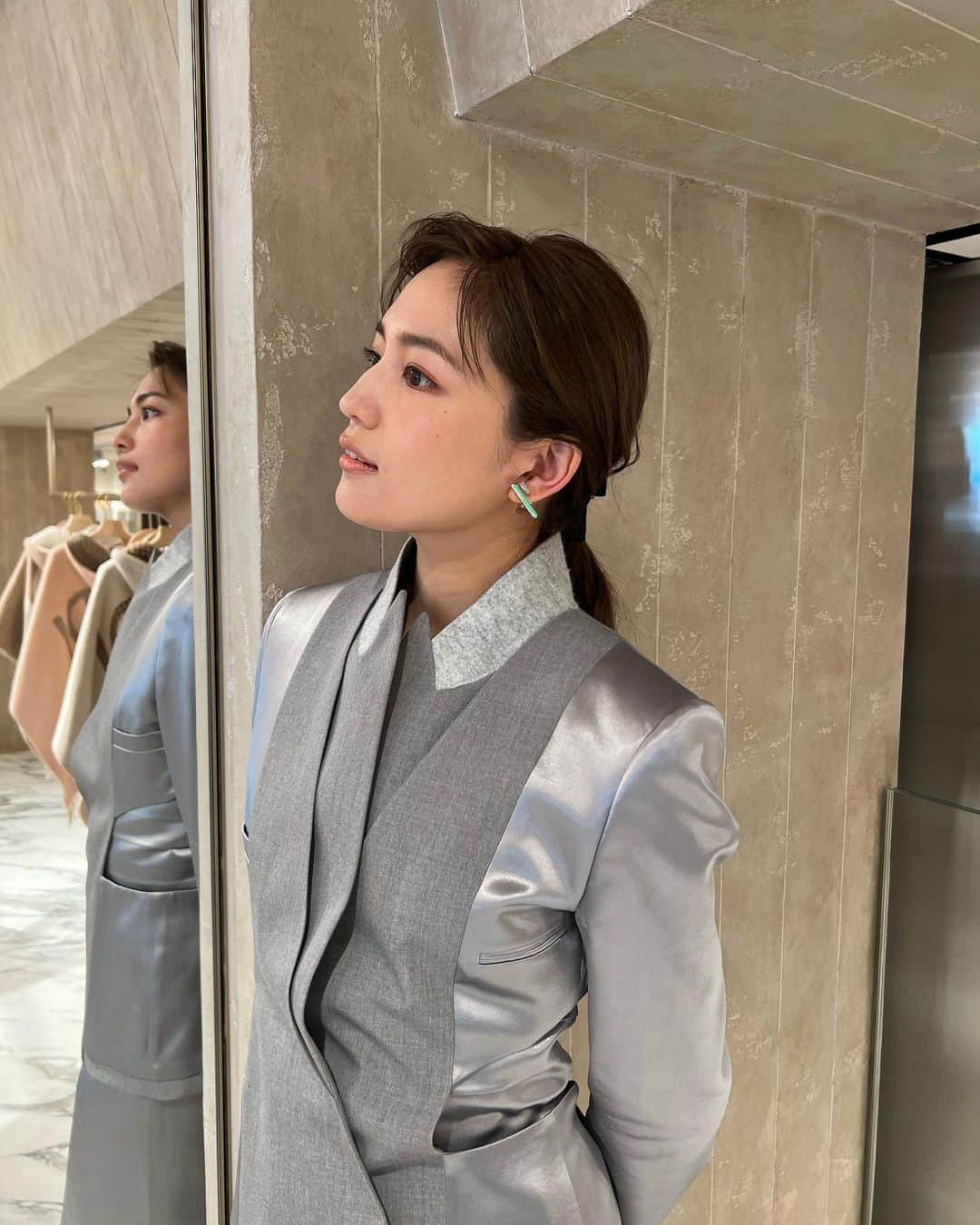 川口春奈さんのインスタグラム写真 - (川口春奈Instagram)「今日から3月。はや、、、 今日はFENDIのジャパンアンバサダー発表会でした。 先日ローマでFENDI本社やコレクションを見させていただきました。 職人さんの素晴らしい技術やプロダクトの機能性や質の高さ細部までこだわりと愛が詰まっていて本当に感動しました。これからもファッションを楽しみ、自由に、のびやかでいられたら🕊」3月1日 13時46分 - haruna_kawaguchi_official