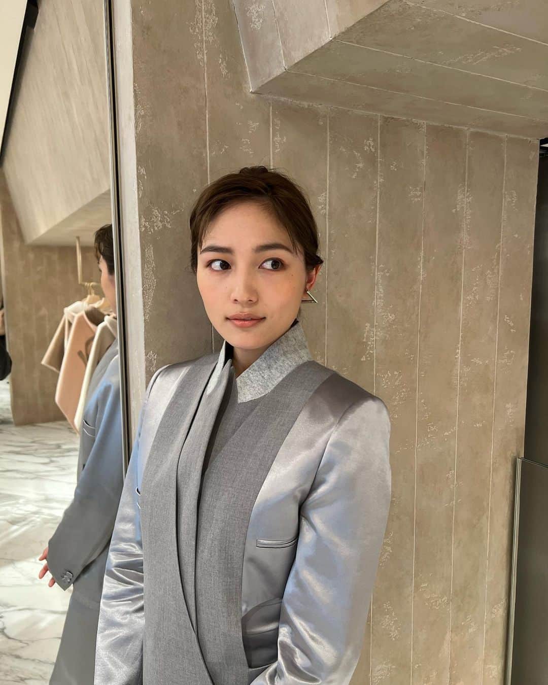 川口春奈さんのインスタグラム写真 - (川口春奈Instagram)「今日から3月。はや、、、 今日はFENDIのジャパンアンバサダー発表会でした。 先日ローマでFENDI本社やコレクションを見させていただきました。 職人さんの素晴らしい技術やプロダクトの機能性や質の高さ細部までこだわりと愛が詰まっていて本当に感動しました。これからもファッションを楽しみ、自由に、のびやかでいられたら🕊」3月1日 13時46分 - haruna_kawaguchi_official