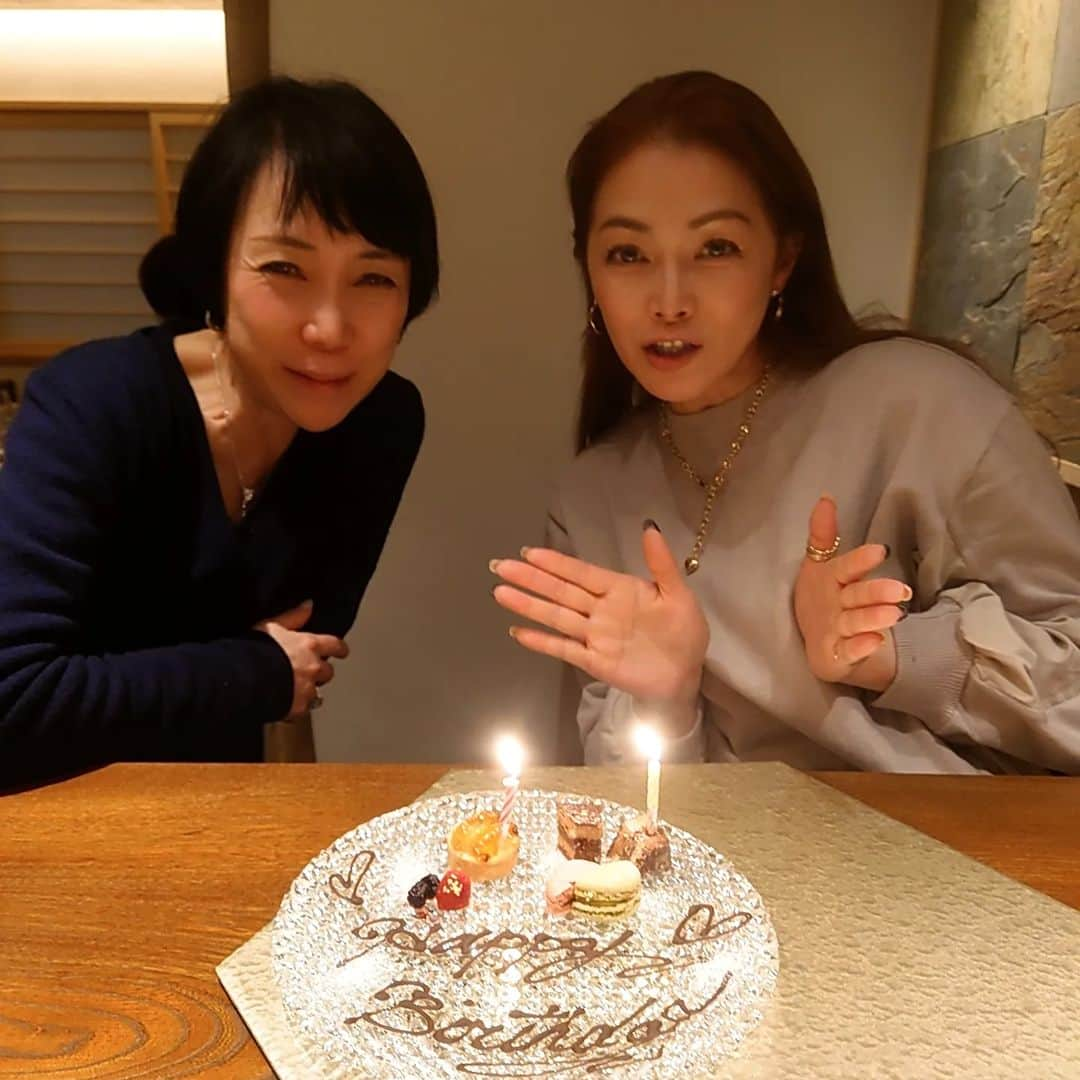 渡辺めぐみさんのインスタグラム写真 - (渡辺めぐみInstagram)「昨日は、素敵なお誕生日のプレゼントを頂きました🥳  大好きな真理子さんに、ALEGRiAに、ご招待いただき、素晴らしいショーを観た後は、美味しい蕎麦会席を頂き、大満足😋😋😋  そして、お祝いもして頂き、楽しい一日を過ごしました😁⤴️⤴️⤴️  有り難うございました⤴️⤴️⤴️  蕎麦懐石も、アップしますね😋😋😋  真理子さん、ご馳走様でした🙂🙂🙂  いくつになっても、お誕生日は悪くない（笑）❤️❤️❤️  #アレグリア #alegria  #お誕生日 #素敵な一日 #instagramjapan  #instagramgood  #instagramlike」3月1日 15時08分 - meguheart