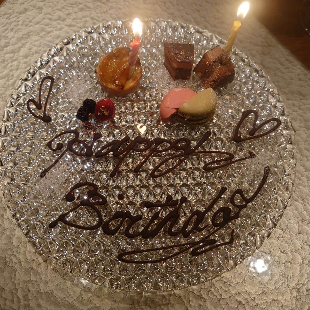 渡辺めぐみさんのインスタグラム写真 - (渡辺めぐみInstagram)「昨日は、素敵なお誕生日のプレゼントを頂きました🥳  大好きな真理子さんに、ALEGRiAに、ご招待いただき、素晴らしいショーを観た後は、美味しい蕎麦会席を頂き、大満足😋😋😋  そして、お祝いもして頂き、楽しい一日を過ごしました😁⤴️⤴️⤴️  有り難うございました⤴️⤴️⤴️  蕎麦懐石も、アップしますね😋😋😋  真理子さん、ご馳走様でした🙂🙂🙂  いくつになっても、お誕生日は悪くない（笑）❤️❤️❤️  #アレグリア #alegria  #お誕生日 #素敵な一日 #instagramjapan  #instagramgood  #instagramlike」3月1日 15時08分 - meguheart