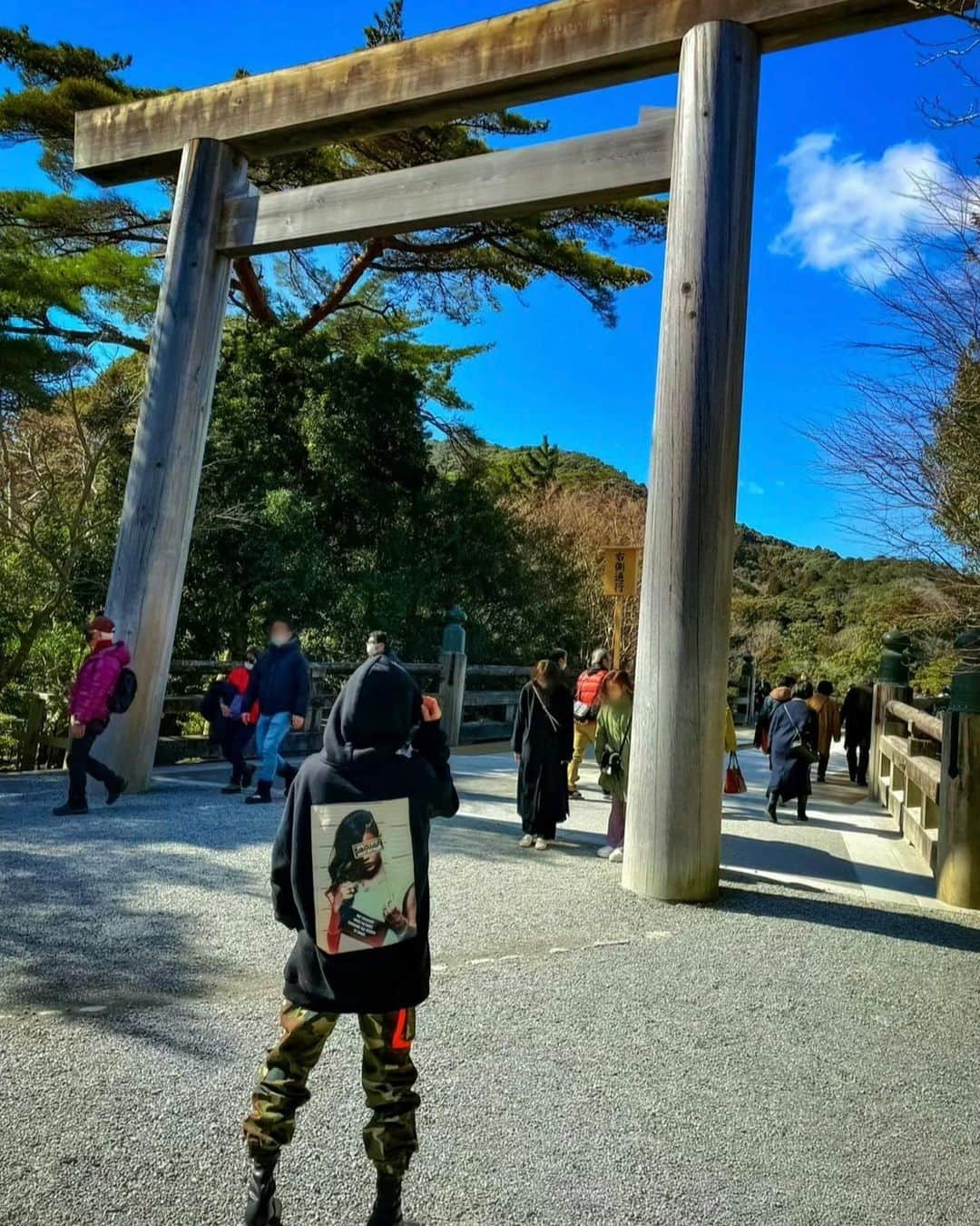 𝑵𝑶𝑹𝑰𝑲𝑶さんのインスタグラム写真 - (𝑵𝑶𝑹𝑰𝑲𝑶Instagram)「.  Ise Jingu for the first time🫶  【伊勢神宮】  2,000年前に建てられた 日本の三重県伊勢市にある神社。　  正式名称を「神宮」といい、 日本における神社の最高峰⛩✨  本当に息を呑むほど、 素晴らしい場所でした。  次来る時までに もっと己と魂を磨いて、 日々一生懸命に生きる🤍  #伊勢神宮 #isejingu #japan #isejingushrine #三重志摩 #powerspot #powercharge #paparazzitokyo #paparazzi #日本最高峰の神社 #伊勢神宮⛩」3月1日 15時42分 - norip_ppz