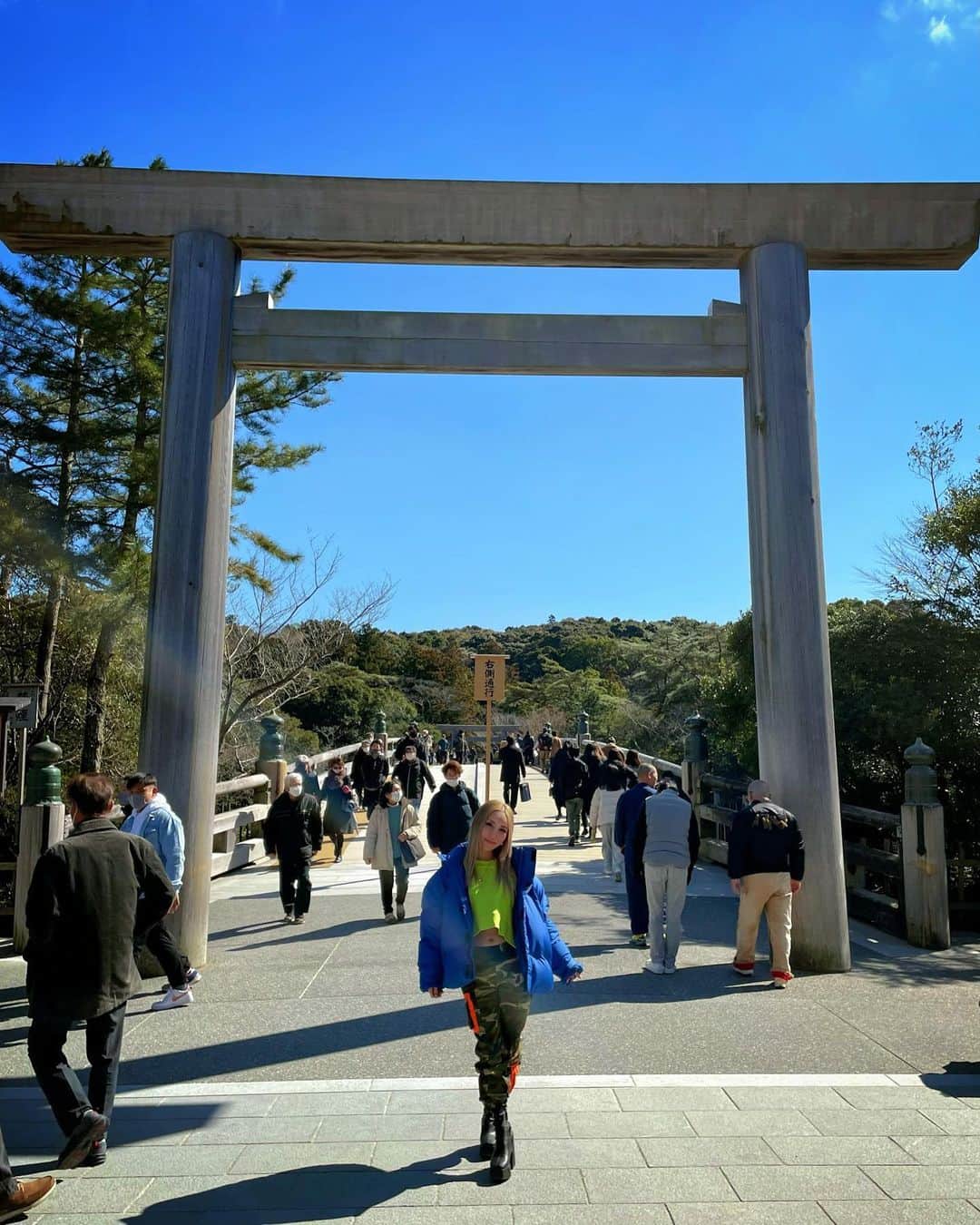 𝑵𝑶𝑹𝑰𝑲𝑶さんのインスタグラム写真 - (𝑵𝑶𝑹𝑰𝑲𝑶Instagram)「.  Ise Jingu for the first time🫶  【伊勢神宮】  2,000年前に建てられた 日本の三重県伊勢市にある神社。　  正式名称を「神宮」といい、 日本における神社の最高峰⛩✨  本当に息を呑むほど、 素晴らしい場所でした。  次来る時までに もっと己と魂を磨いて、 日々一生懸命に生きる🤍  #伊勢神宮 #isejingu #japan #isejingushrine #三重志摩 #powerspot #powercharge #paparazzitokyo #paparazzi #日本最高峰の神社 #伊勢神宮⛩」3月1日 15時42分 - norip_ppz