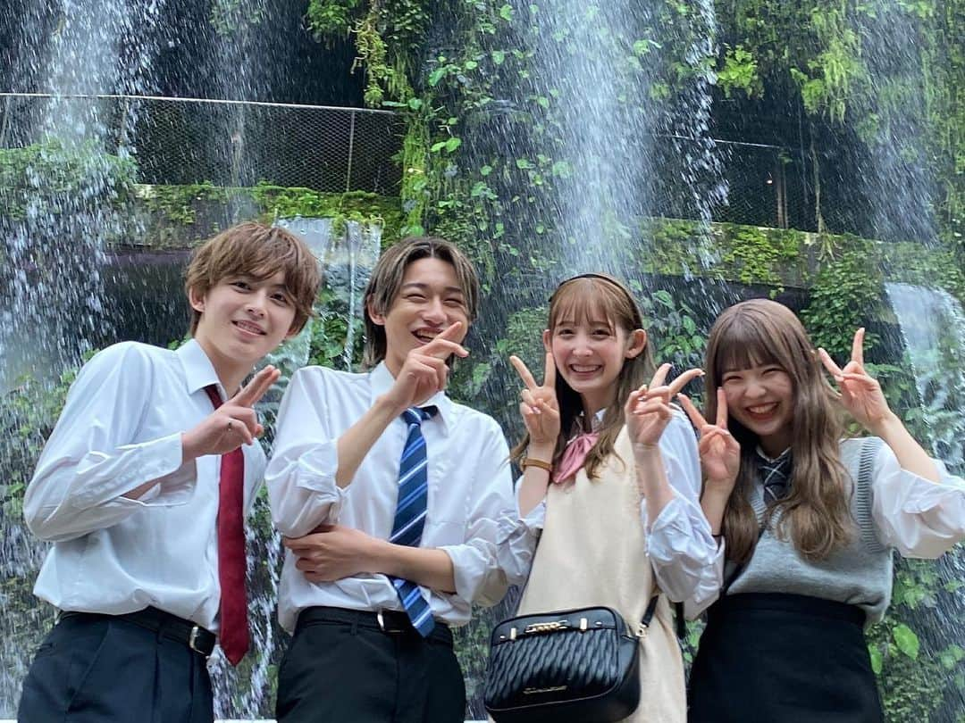 今日好き　公式アカウントさんのインスタグラム写真 - (今日好き　公式アカウントInstagram)「植物園を選んだ4人のオフショット🌱  こちらのチームでも 恋が少しずつ動いた様子…👀❤️  ∷∷∷∷∷∷∷∷∷∷∷∷  – 𝗠𝗘𝗠𝗕𝗘𝗥 –  👧 #雨宮未苺 ( みるき ) @__milky_berry__ 👧 #折田涼夏 ( りょうか ) @ryoka_0720  👧 #寺島季咲 ( きさき ) @kisaki_920  👧 #菜那セシル ( セシル ) @53_nana._.cecile 👧 #永野好音 ( ねね ) @n.__.ene0840   👦 #大枝晴大 ( はると ) @haruto._.ooeda 👦 #北本要世 ( いさ ) @isa_05123  👦 #國本陽斗 ( はると ) @kuniharu_0127 👦 #廣居永真 ( とおま ) @to_ma_hiroi  👦 #山田莉久 ( りく ) @r1.___9   ∷∷∷∷∷∷∷∷∷∷∷∷  #今日好きになりました  #今日好き  #卒業編2023 #今日好き卒業編2023 #fff #jkブランド #jk1 #jk2 #jk3 #LJK  #jkの素敵な思い出 #jkにしかできないこと  #青春 #sjk #思い出 #思い出グラム  #アオハル #恋愛 #シンガポール #卒業」3月1日 18時01分 - kyousuki_official