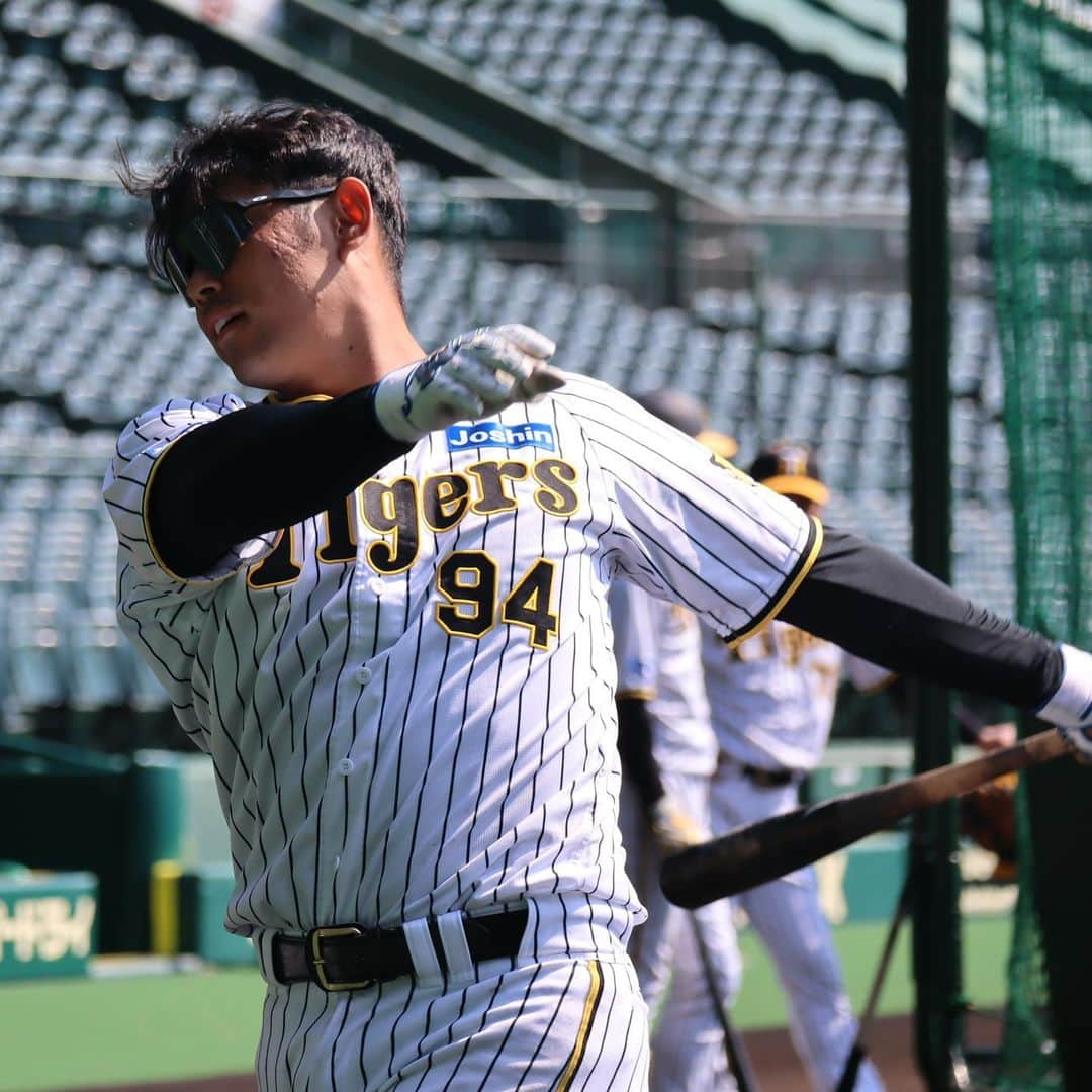 阪神タイガースさんのインスタグラム写真 - (阪神タイガースInstagram)「3月1日、甲子園球場での練習の様子です！ #原口文仁 選手 #板山祐太郎 選手 #榮枝裕貴 選手 #木浪聖也 選手 #馬場皐輔 選手 #小林慶祐 選手 #村上頌樹 選手 #富田蓮 選手 #伊藤将司 選手 #才木浩人 選手 #阪神タイガース  #ARE」3月1日 18時21分 - hanshintigers_official