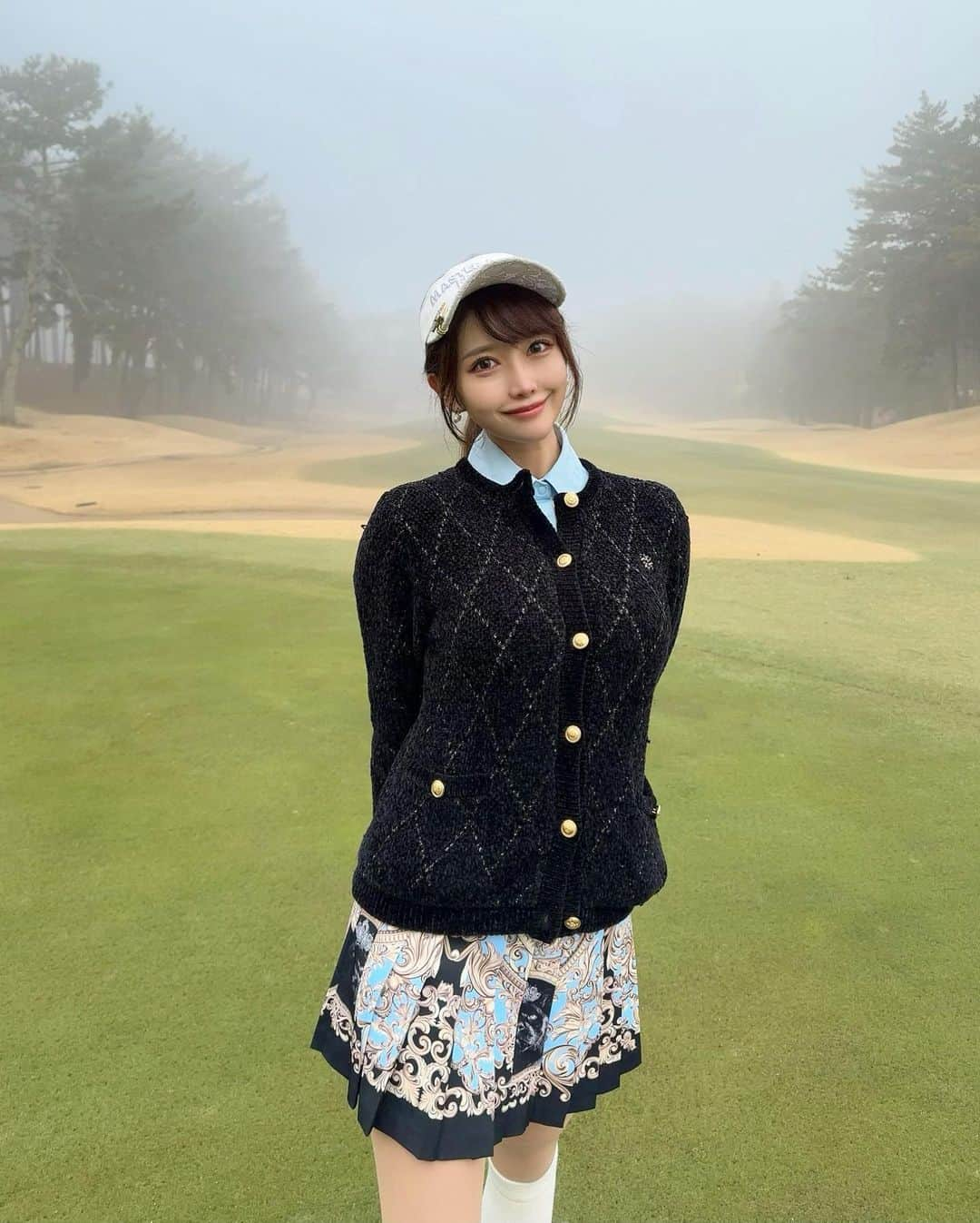 MAYUさんのインスタグラム写真 - (MAYUInstagram)「. 濃霧ゴルフだった日🌁⛳️💭 . 高速の途中からゴルフ場までの道のりもずっと霧が凄かったの！ こんなに霧に包まれたのは初めての経験だったなぁ🥺 . . #ゴルフ女子#ゴルフ#ゴルフウェア#ゴルフコーデ#セントアンドリュース#ユタゴルフ#pgm総成ゴルフクラブ#golf#golflife#golfaddict#golfcourse#golfclub#golfday#standrews#utaagolf#utaa#japanesegirl」3月1日 18時45分 - mayu.kina_golf