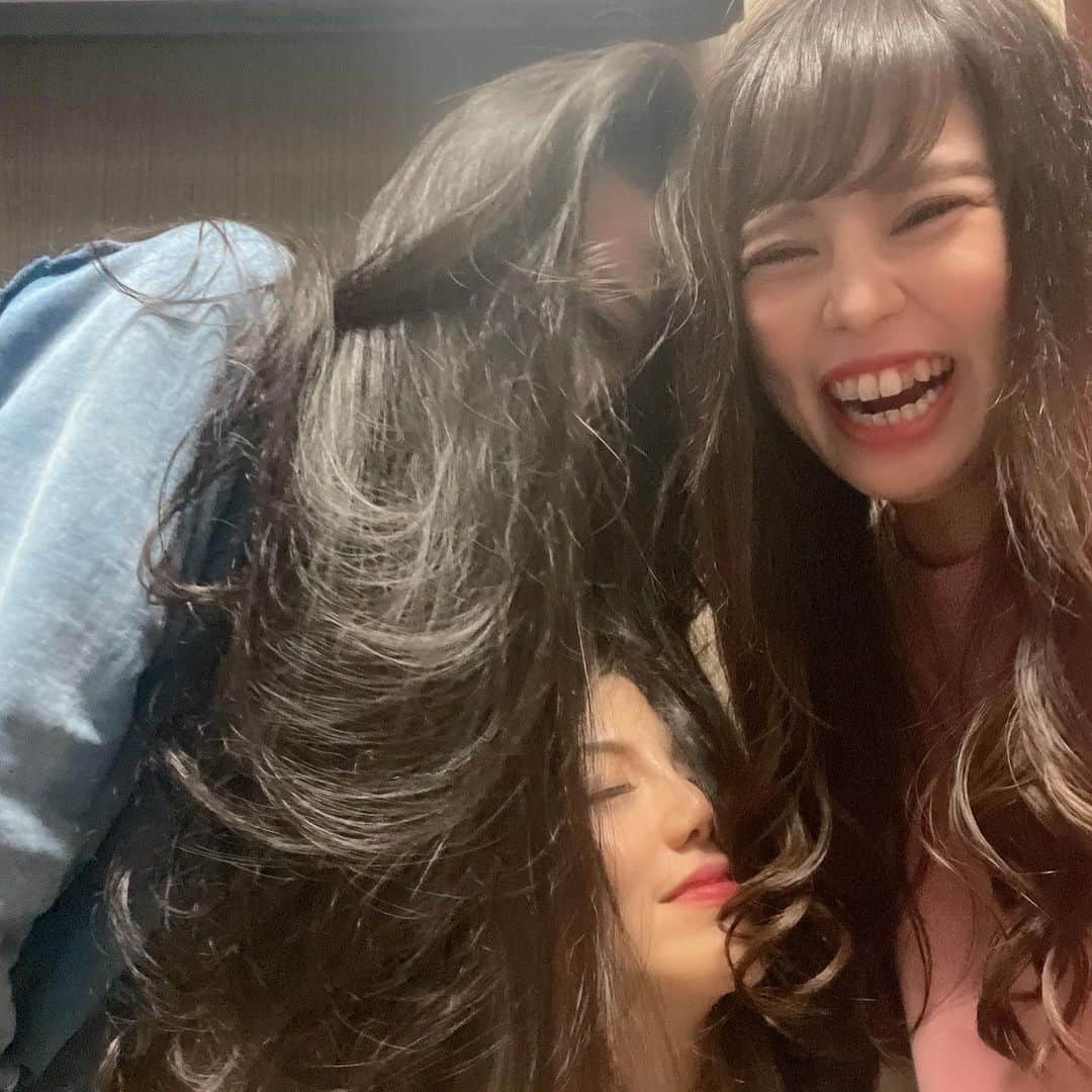 myumyuさんのインスタグラム写真 - (myumyuInstagram)「私のすべての元気の源🫰🏼💋  おかんと娘3人の晩酌  #神戸#神戸っ子#三宮#family#love#すっきゃねん #地元#家族#親友#夜ふかし」3月1日 18時52分 - myumyu_travel_bikini