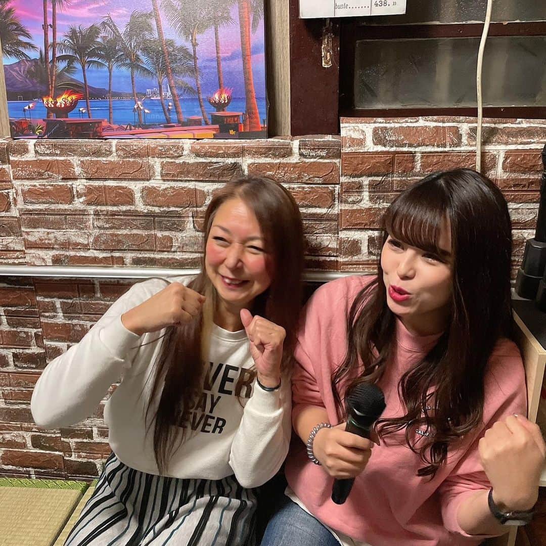 myumyuさんのインスタグラム写真 - (myumyuInstagram)「私のすべての元気の源🫰🏼💋  おかんと娘3人の晩酌  #神戸#神戸っ子#三宮#family#love#すっきゃねん #地元#家族#親友#夜ふかし」3月1日 18時52分 - myumyu_travel_bikini