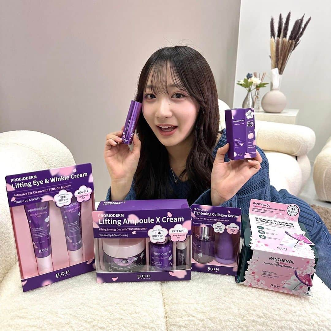 石川翔鈴さんのインスタグラム写真 - (石川翔鈴Instagram)「. BIOHEAL BOHの 日本限定桜エディションが可愛すぎた🫶🏻  一通り使ってみてどれも良かったのですが、 私は特に "プロバイオダームリフティングクリーム"が お気に入りです♡ スキンケアの最後にこれを塗って寝ると、 超乾燥肌の私のお肌が翌朝はもちもちに😭  "プロバイオダームリフティングコラーゲンスティック"は メイクの後にも使えるので超優秀^_^✔︎ 私はメイク直しの際に使ってます！  今なら、Qoo10ではメガ割で20%オフで買えます！ 楽天市場では3月4日から始まるスーパーセールでお得に買えます！  桜エディション購入時には プレゼントやセール期間中 割引クーポンなど 沢山の特典があるみたいです♡ 是非チェックしてみてくださいね✔️😳 皆さんもぜひ買ってみてください〜！  #Oliveyoung #Biohealboh #オリーブヤング #楽天 #Qoo10 #BIOHEALBOH桜エディション #pr  @oliveyoung_japan」3月1日 19時31分 - karen__i328