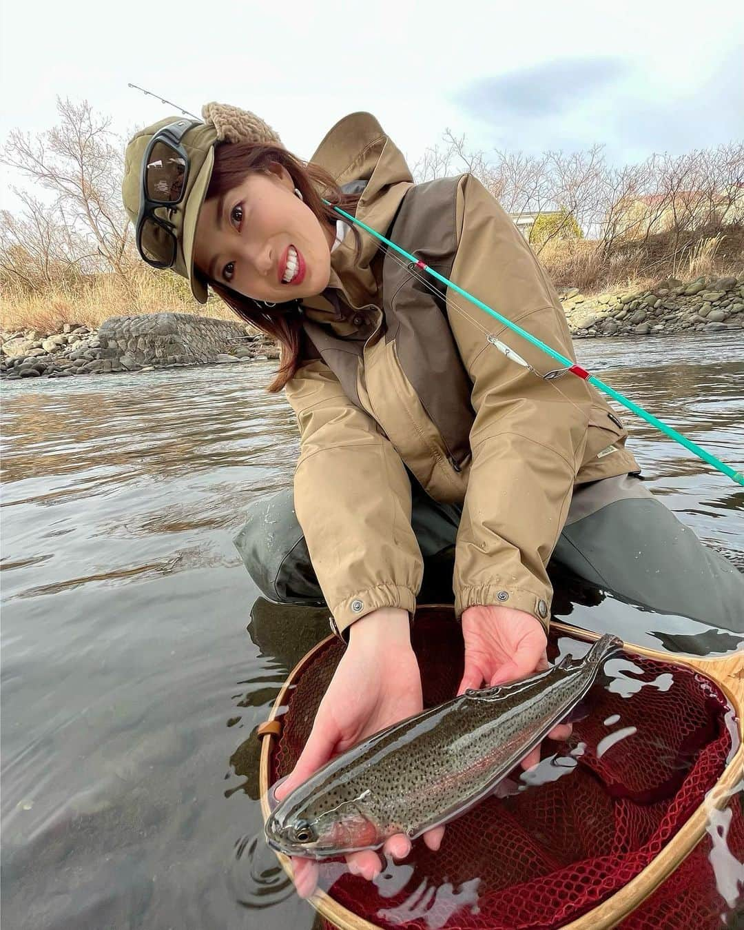 岡田万里奈さんのインスタグラム写真 - (岡田万里奈Instagram)「. . . どうしても今日アップしたくて🥹 . 2023解禁！！！！！！！ . . . #早川 #箱根早川 #渓流解禁 #渓流釣り #渓流ルアー  #ニジマス #レインボートラウト #ヤマメ #ヤマメ釣り  #渓流釣り好きな人と繋がりたい  #fishing #troutfishing #trout #rainbowtrout #riverfishing #river」3月1日 20時03分 - lovendor_okamari